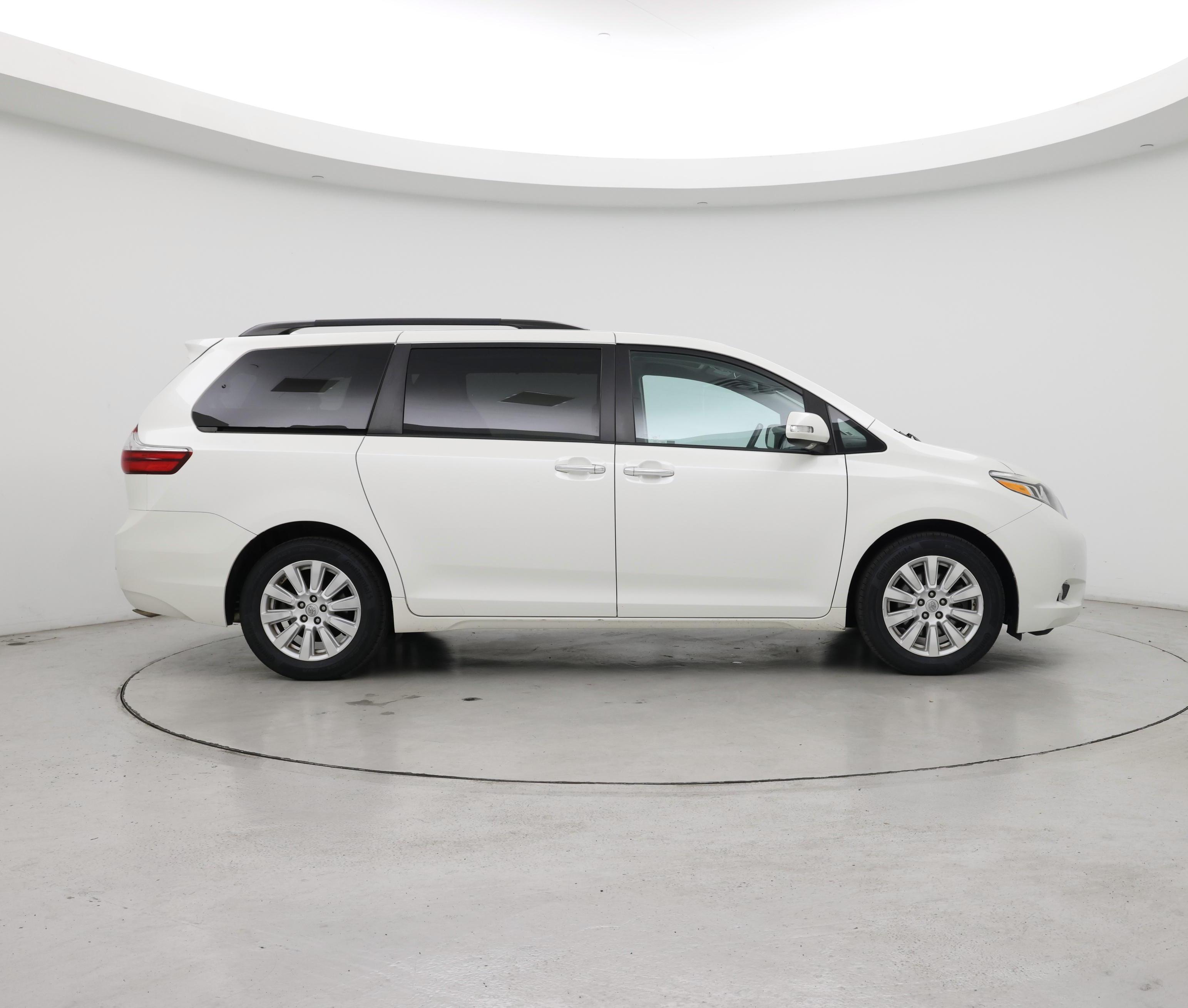 Thumbnail: 2017 Toyota Sienna - 7