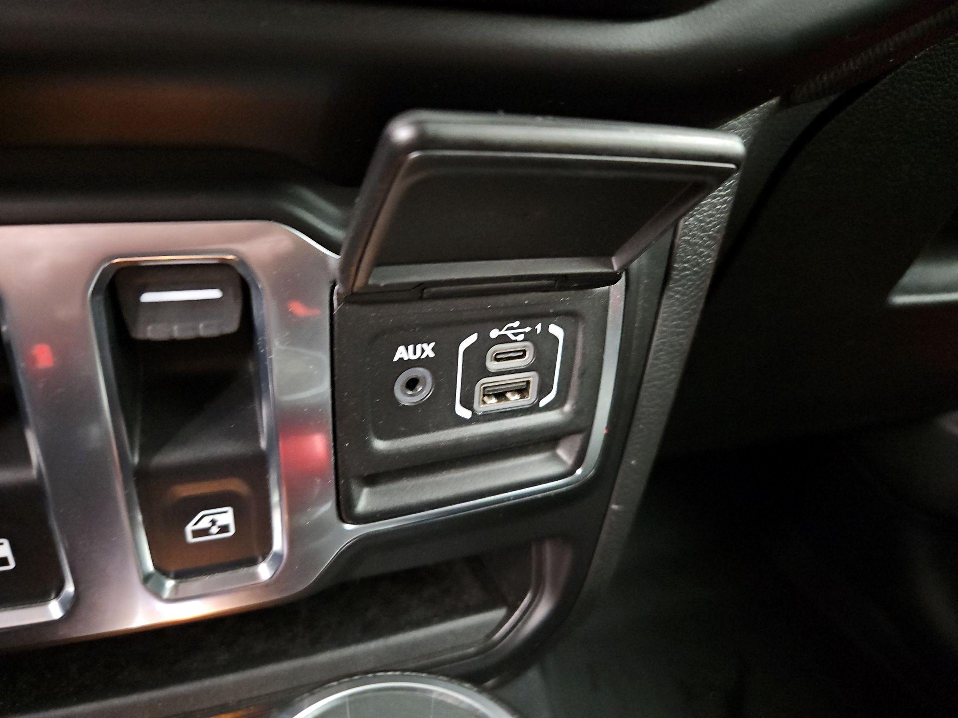 Thumbnail: 2022 Jeep Wrangler - 18