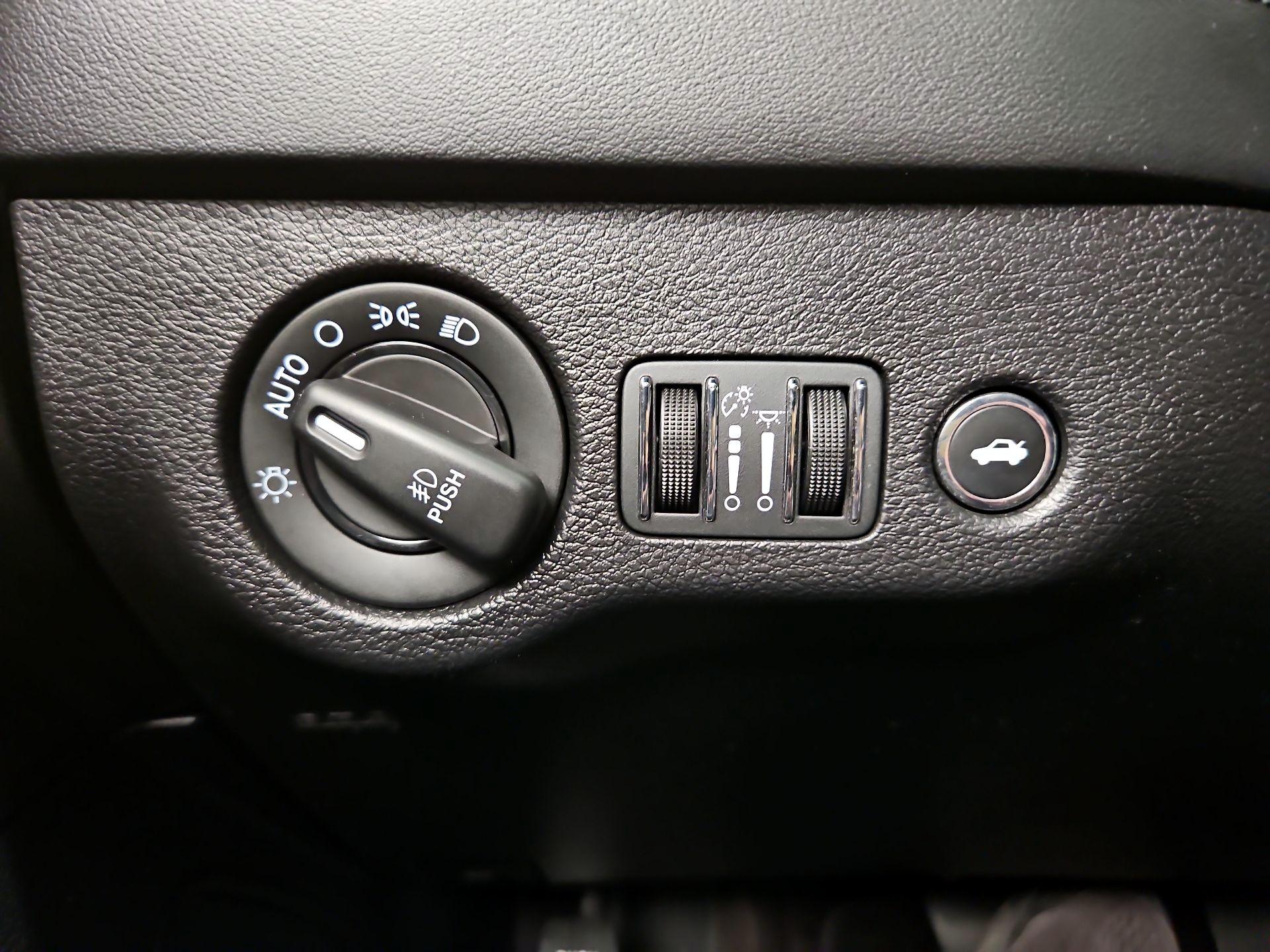 Thumbnail: 2019 Dodge Charger - 13