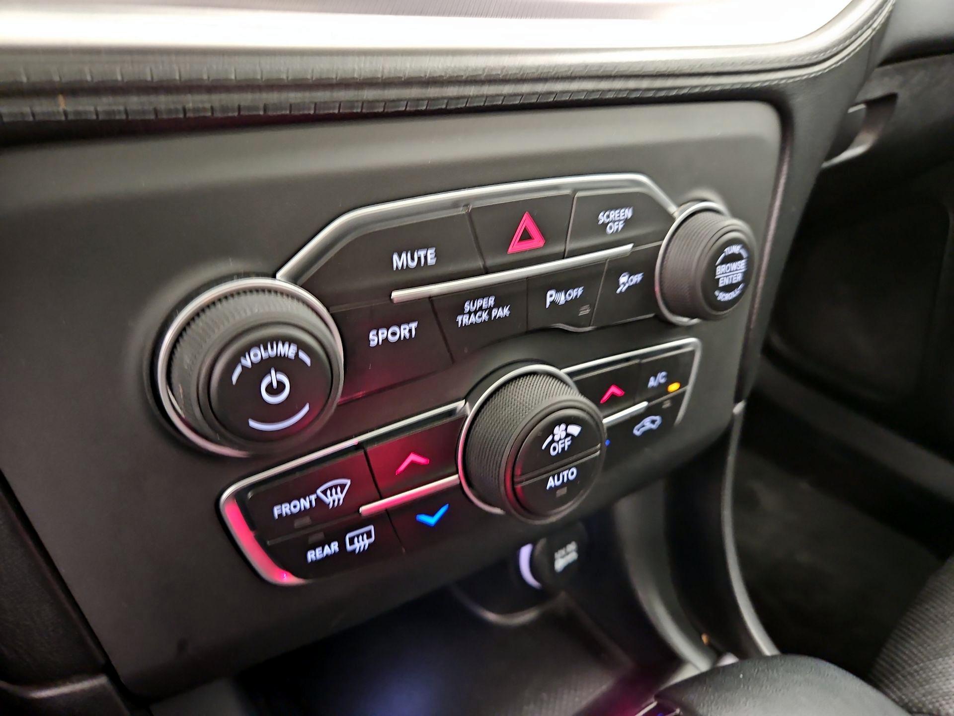 Thumbnail: 2019 Dodge Charger - 16