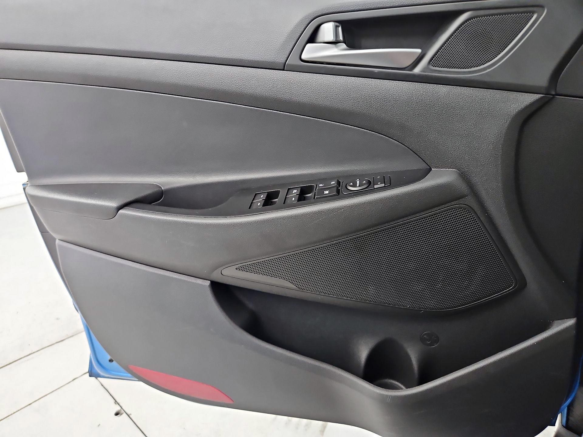 Thumbnail: 2017 Hyundai Tucson - 12