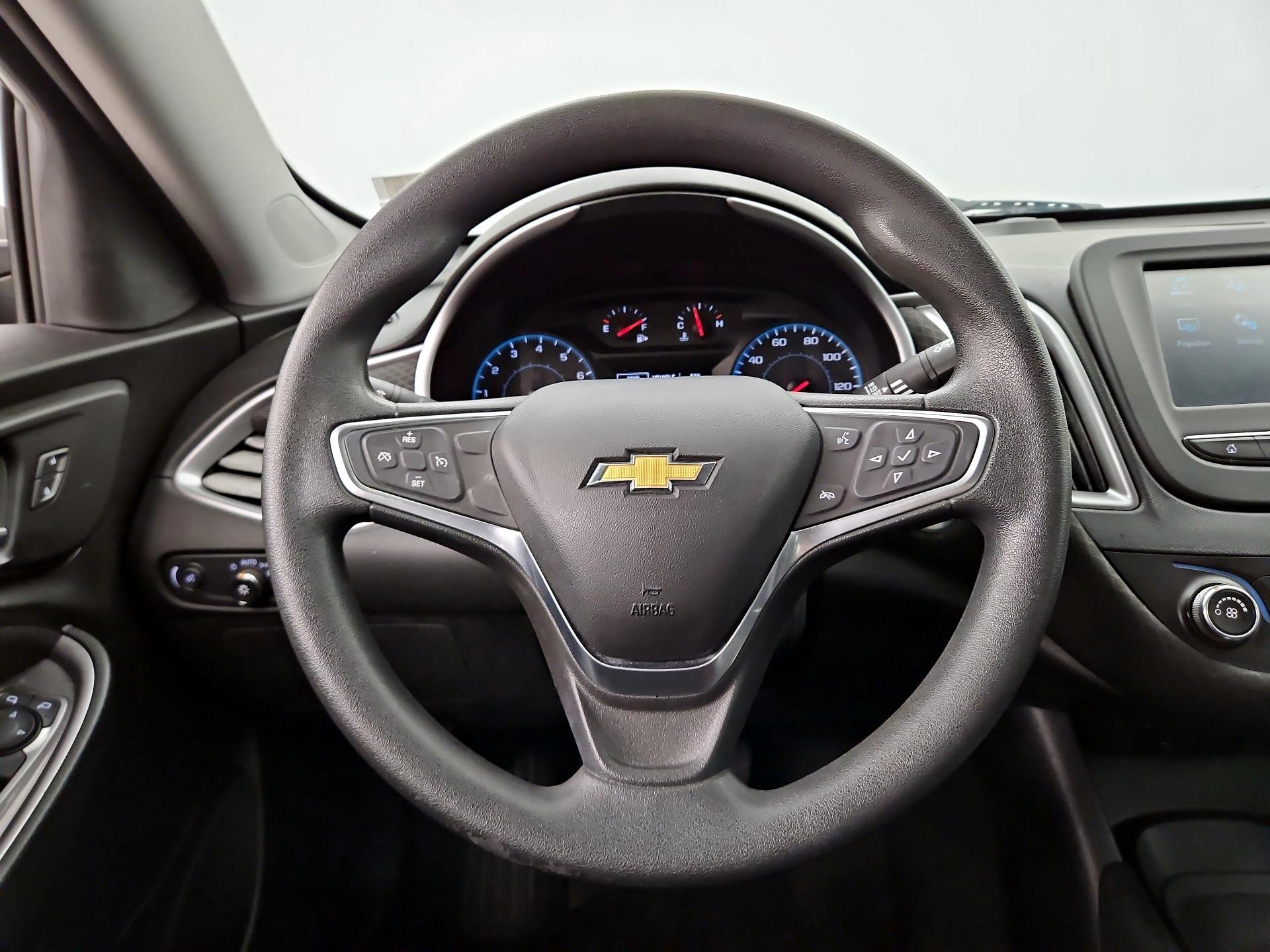 Thumbnail: 2018 Chevrolet Malibu - 10