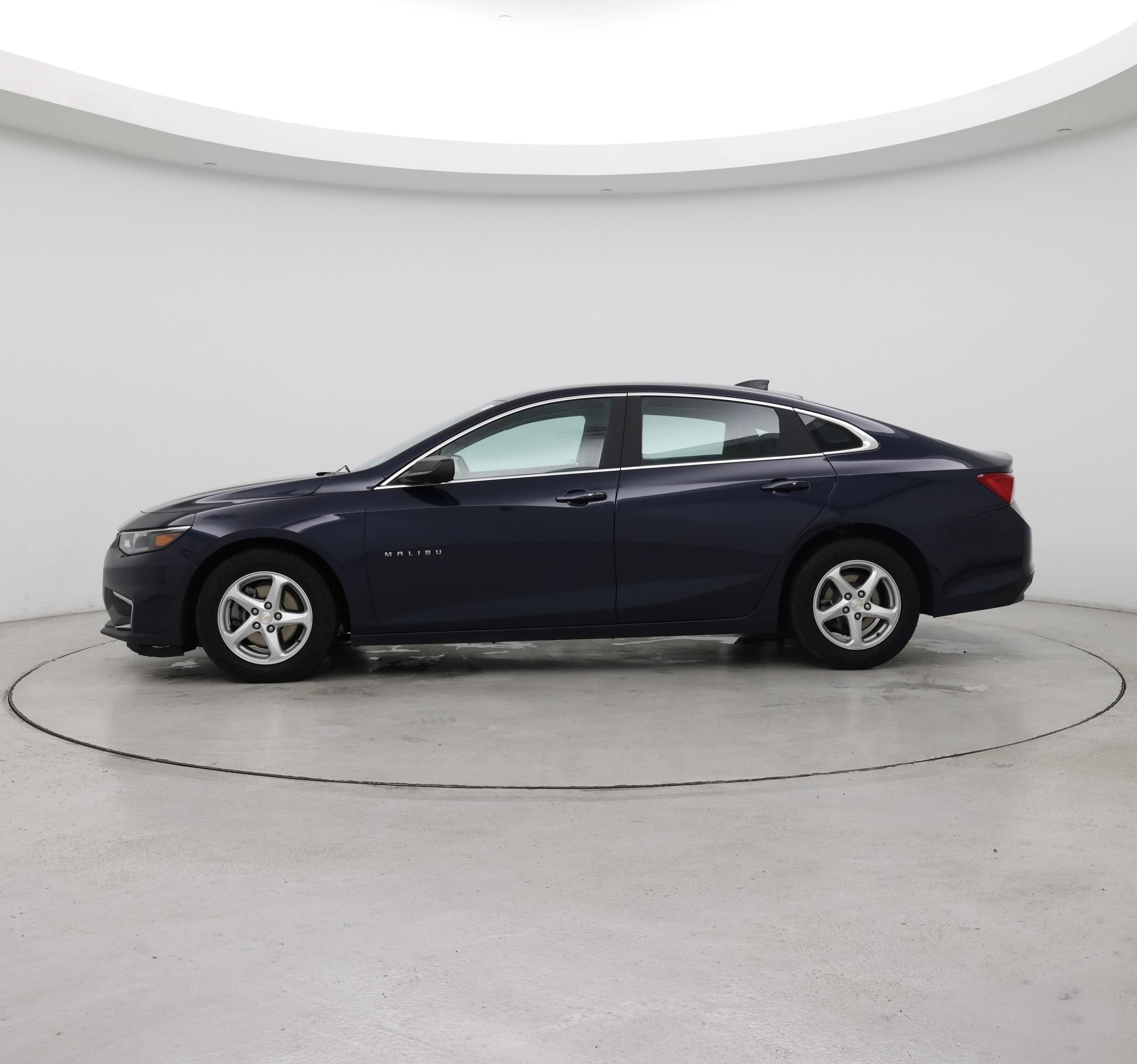 Thumbnail: 2018 Chevrolet Malibu - 3