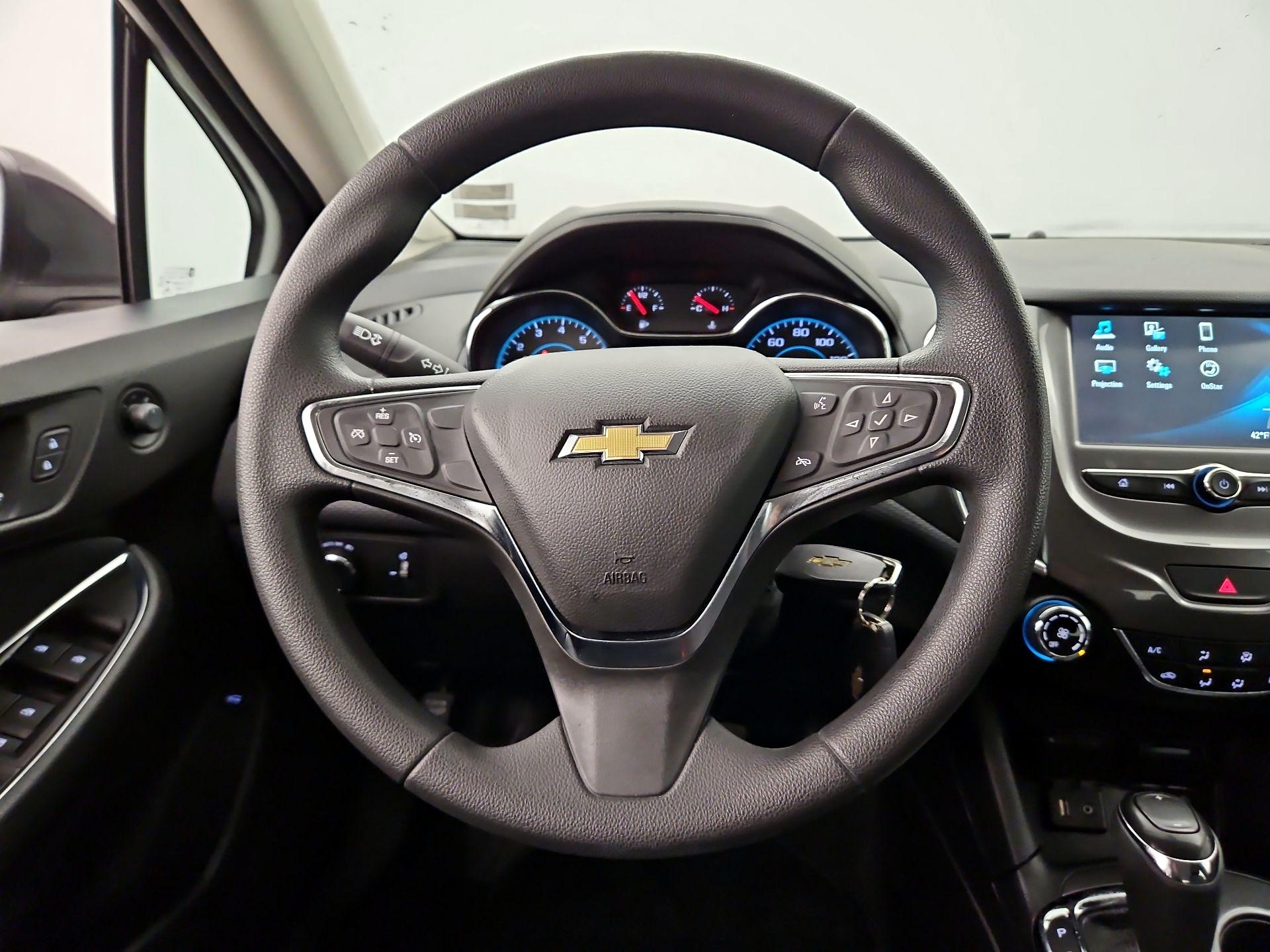 Thumbnail: 2017 Chevrolet Cruze - 10