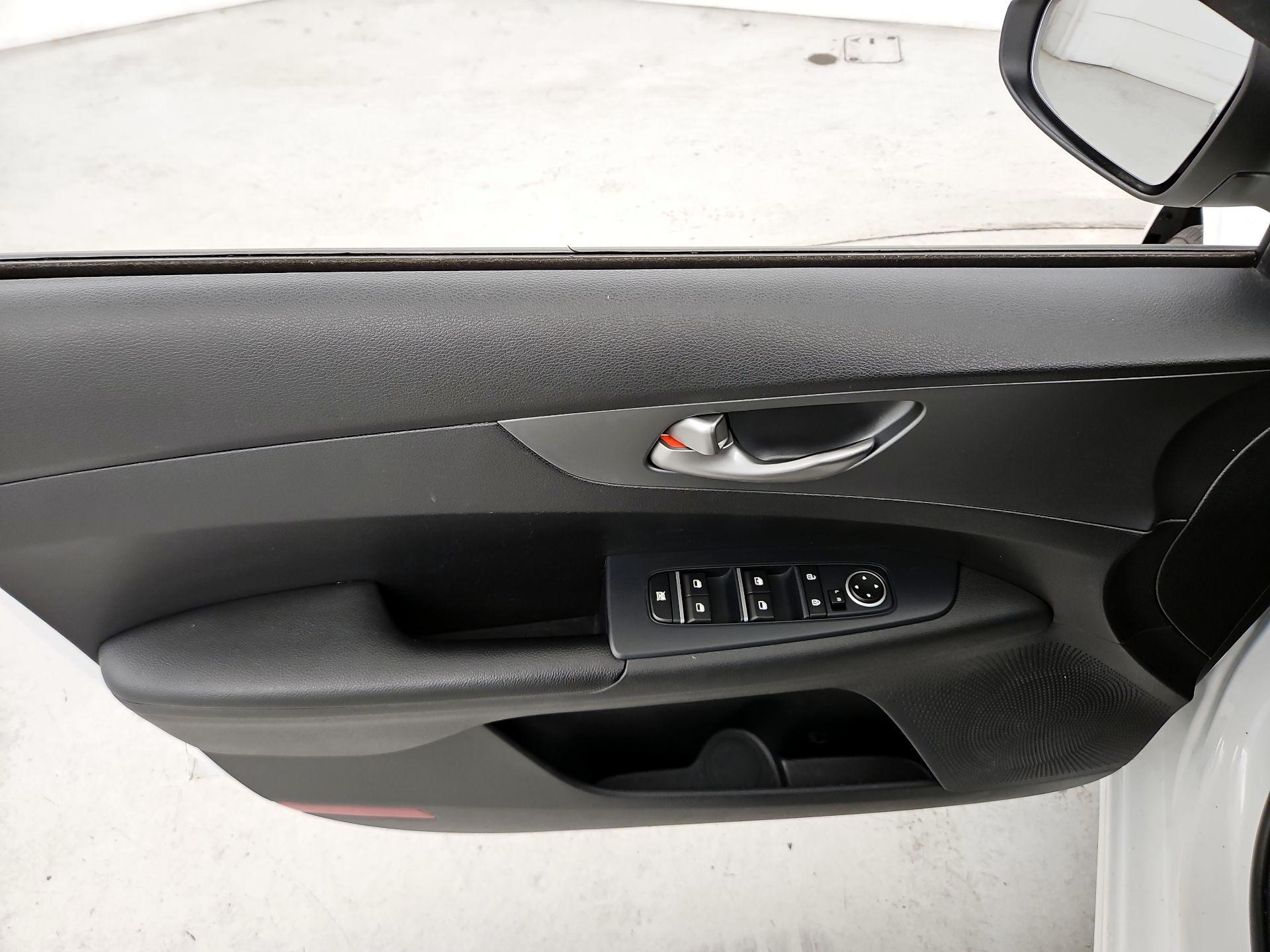 Thumbnail: 2021 Kia Forte - 12