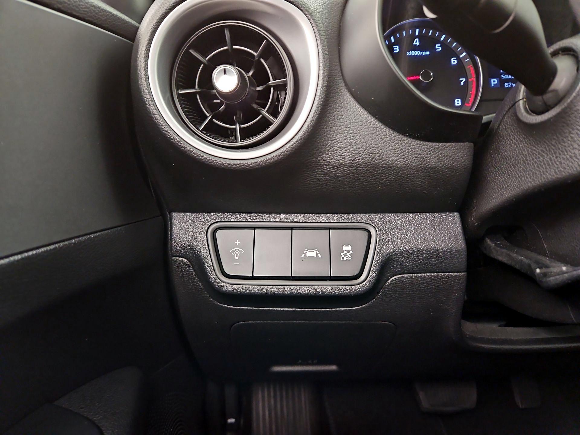 Thumbnail: 2021 Kia Forte - 13