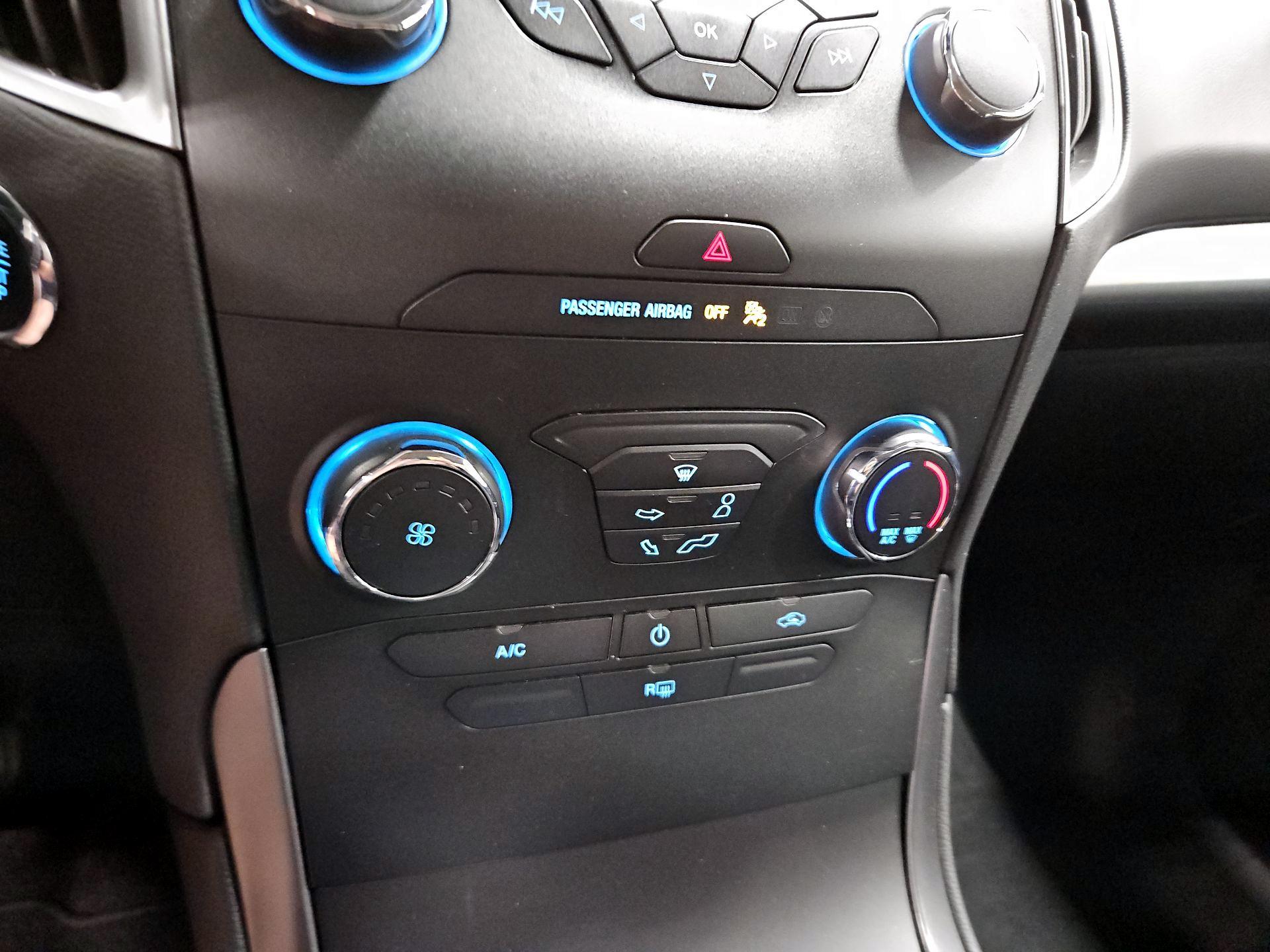 Thumbnail: 2019 Ford Edge - 16