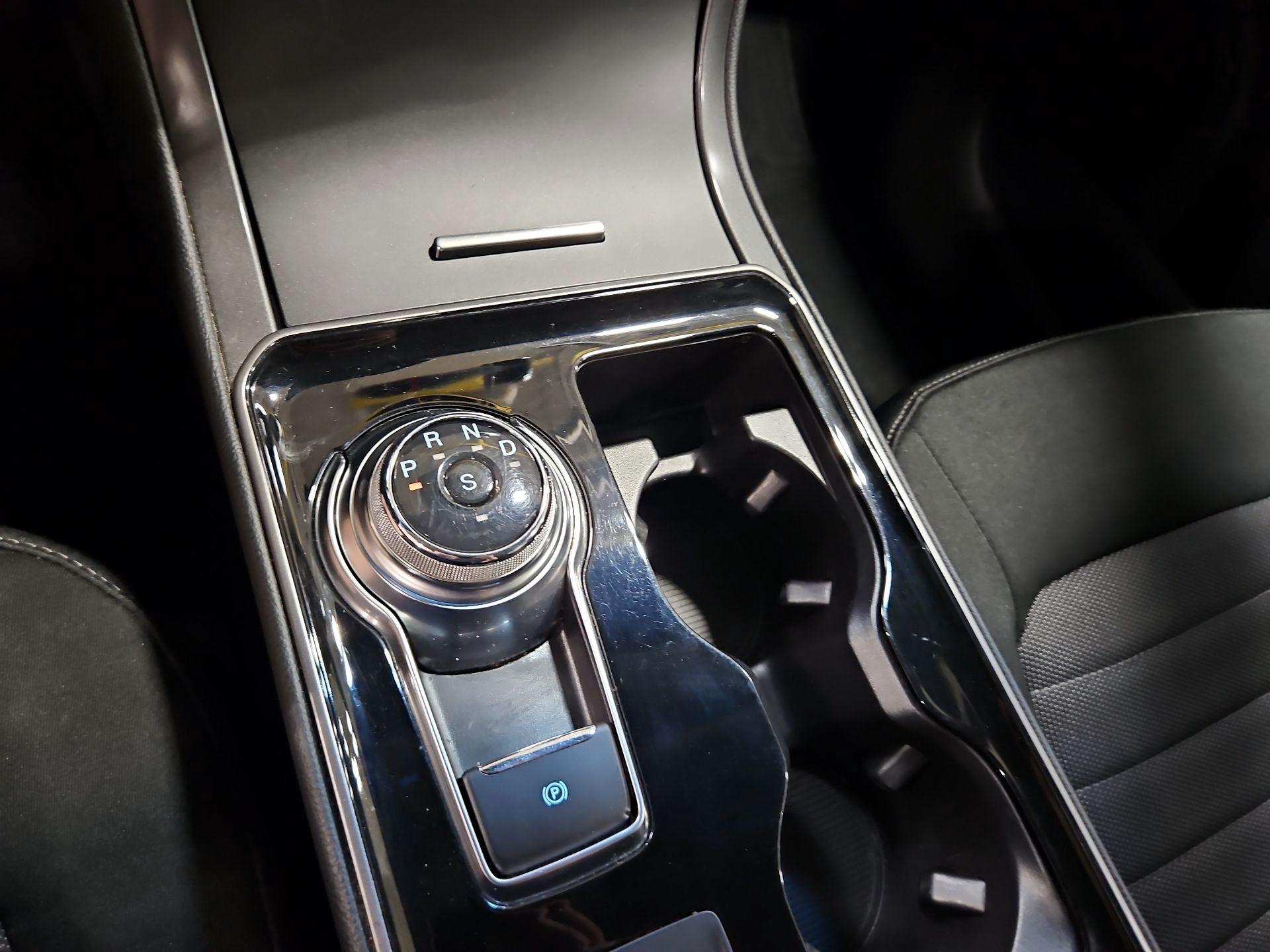 Thumbnail: 2019 Ford Edge - 17