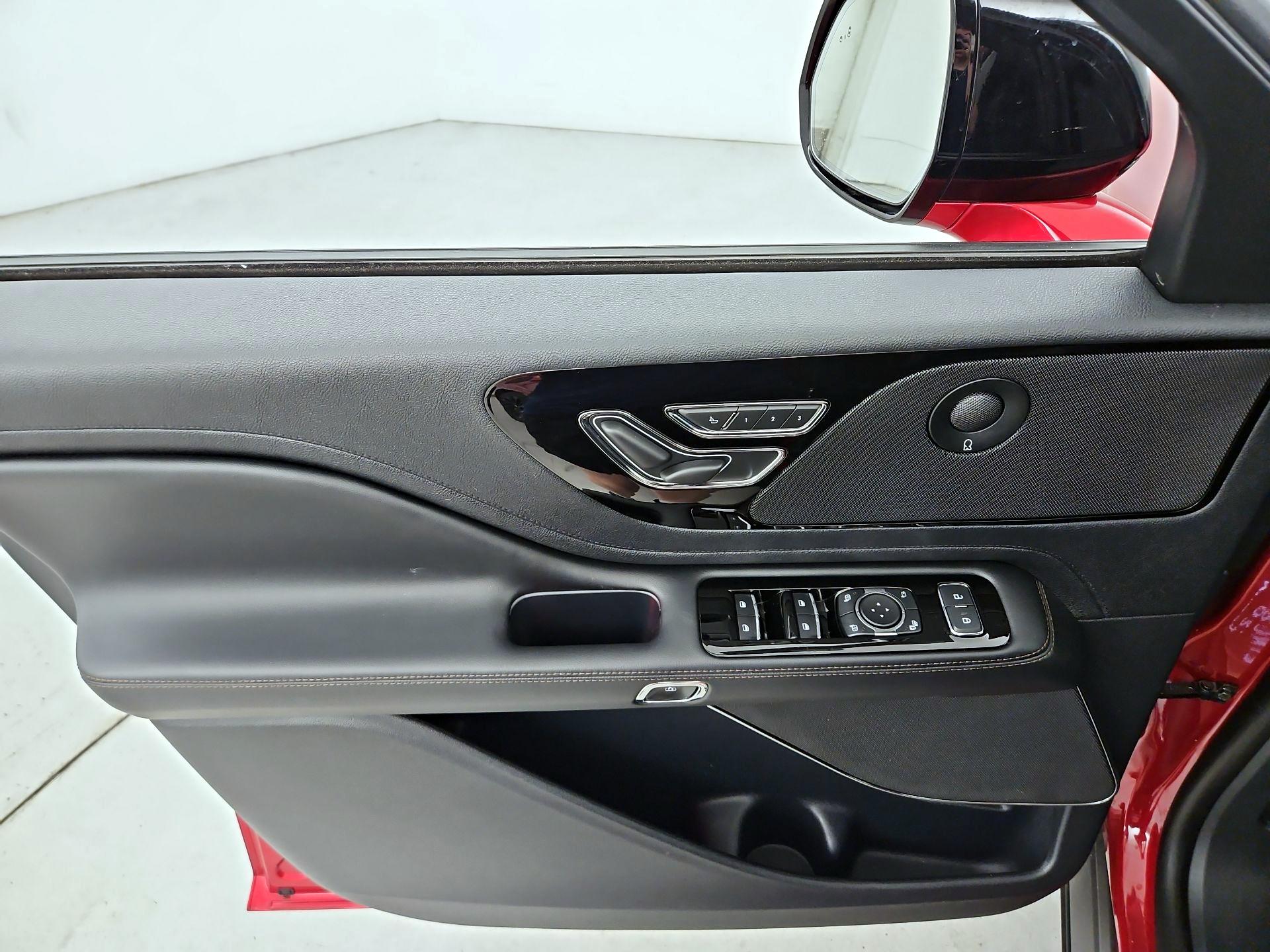 Thumbnail: 2025 Lincoln Aviator - 12