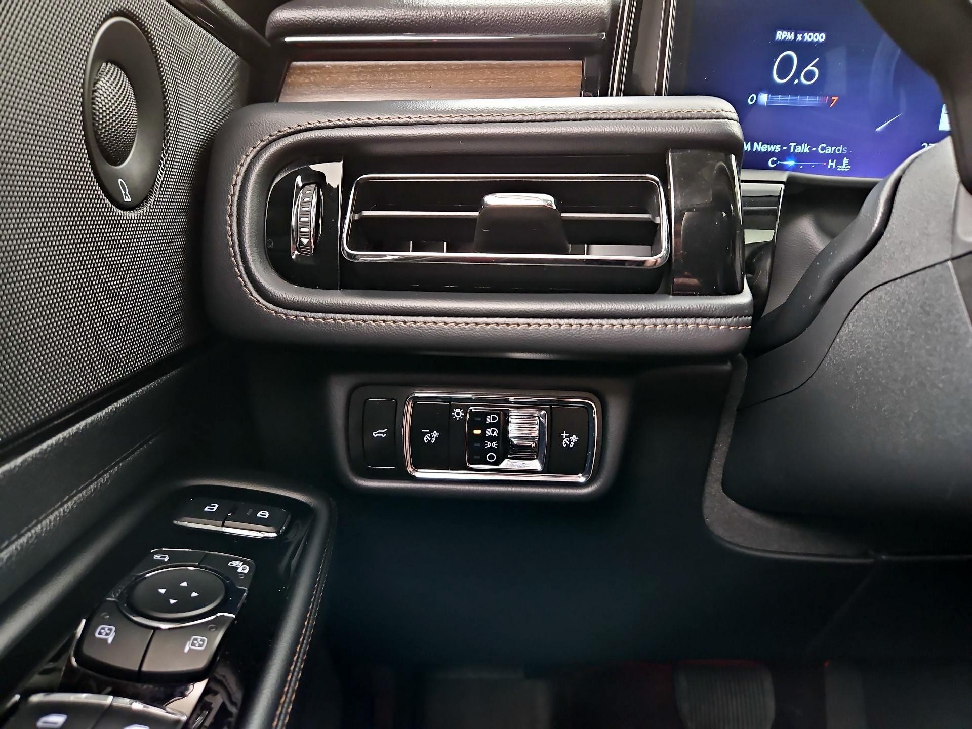 Thumbnail: 2025 Lincoln Aviator - 13