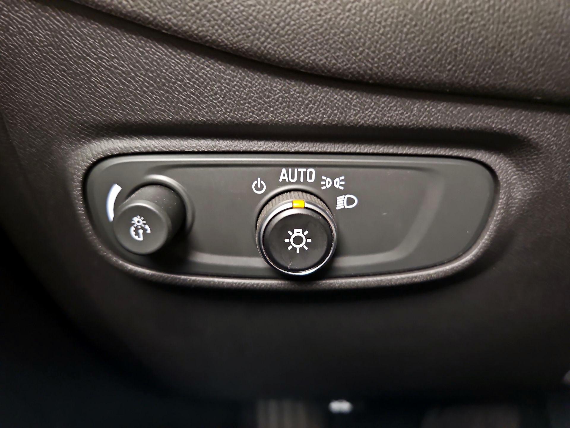 Thumbnail: 2020 Chevrolet Equinox - 13