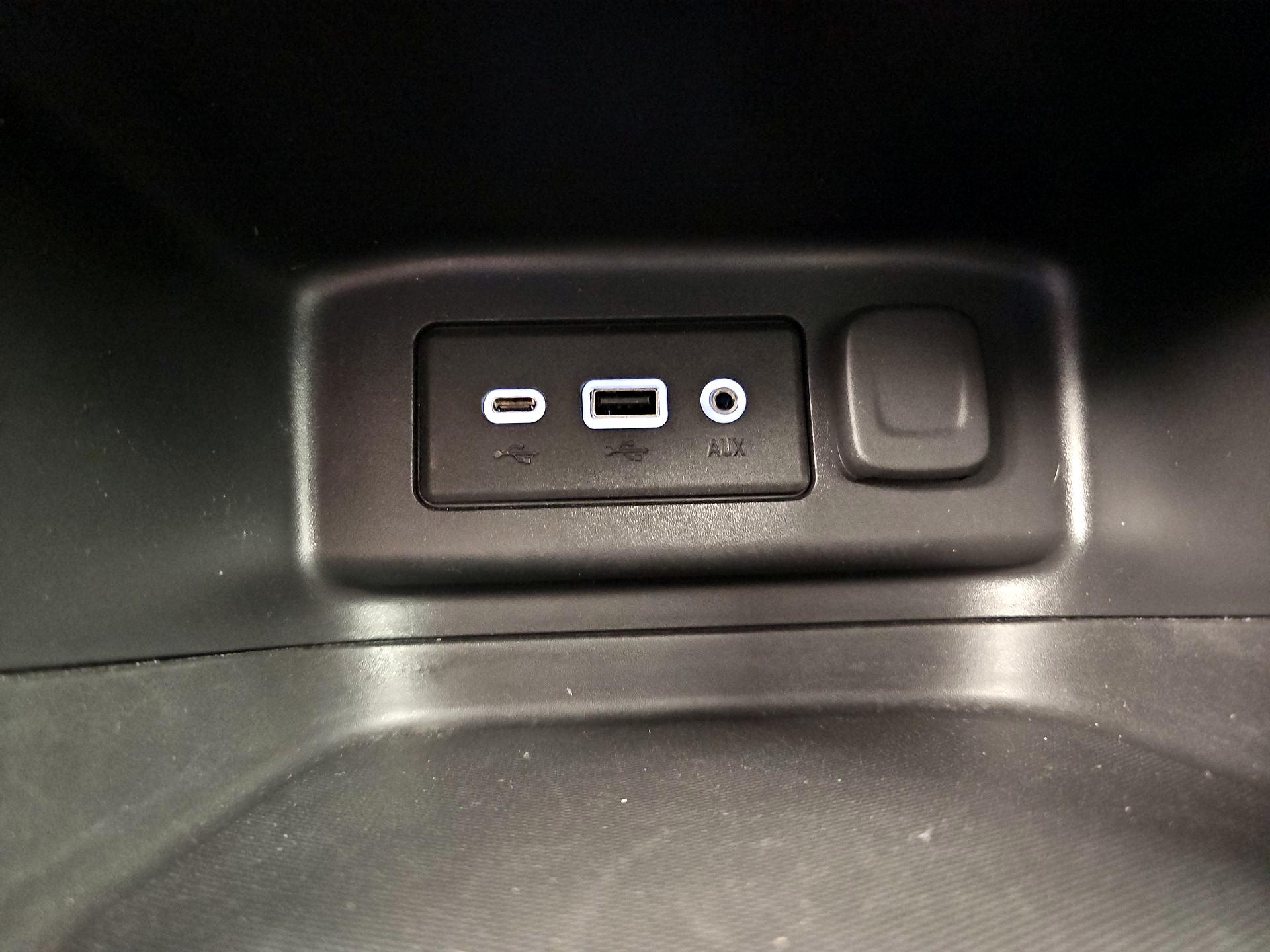 Thumbnail: 2020 Chevrolet Equinox - 18