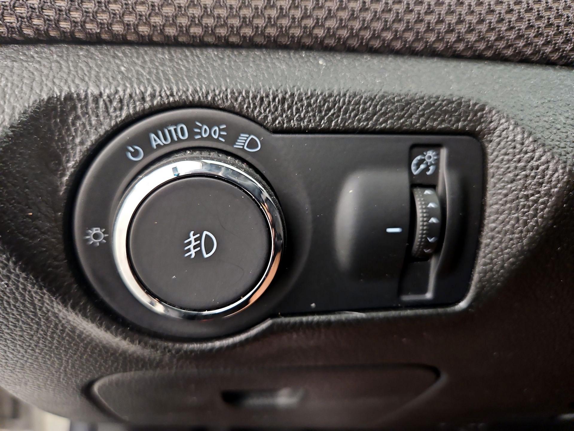 Thumbnail: 2015 Chevrolet Cruze - 13