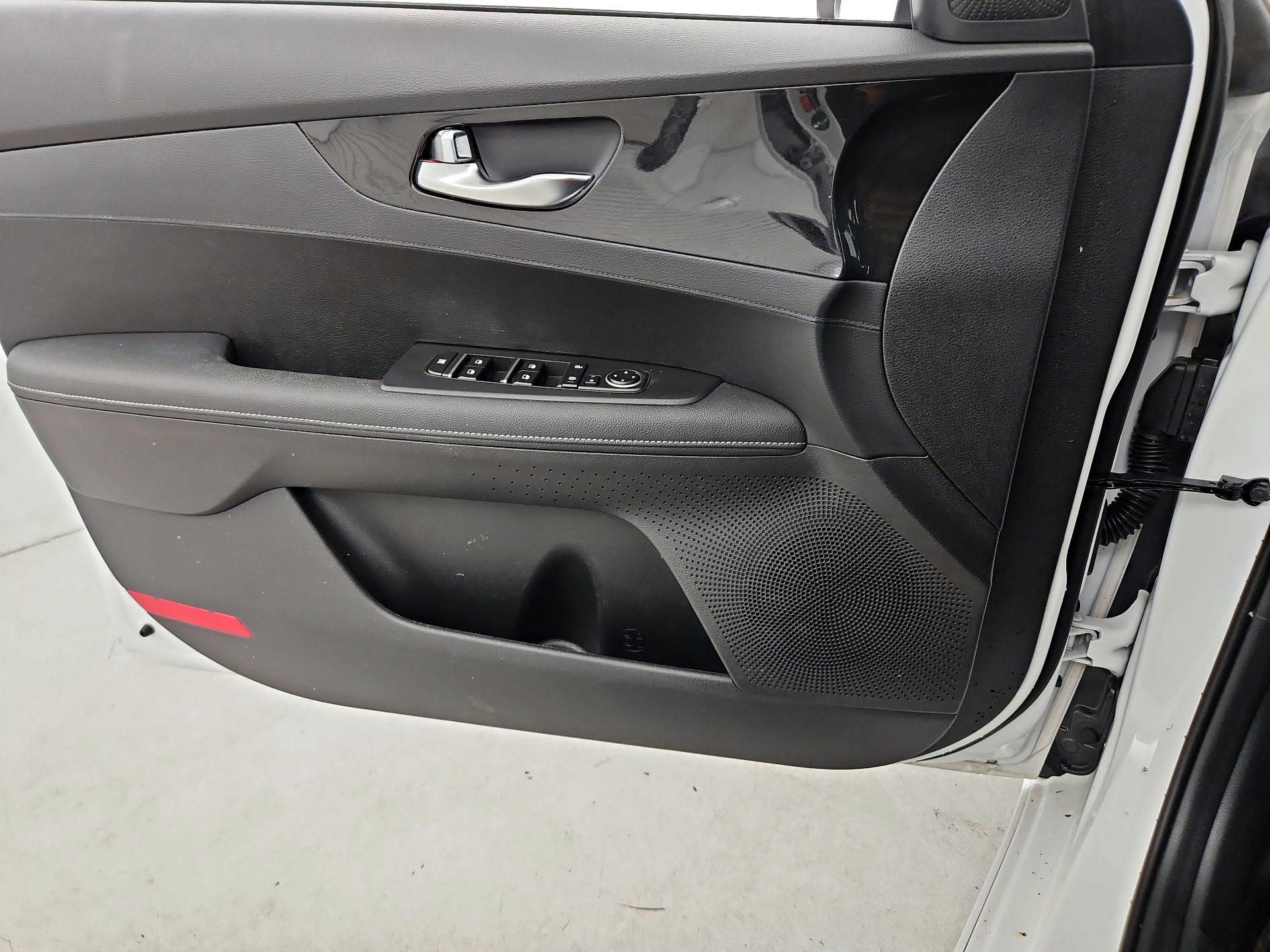 Thumbnail: 2023 Kia Forte - 12