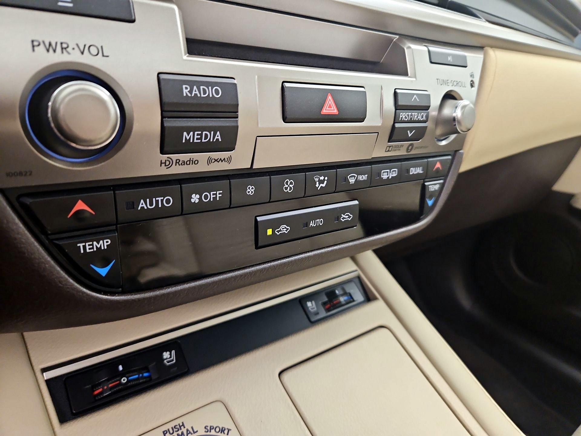 Thumbnail: 2018 Lexus ES - 17