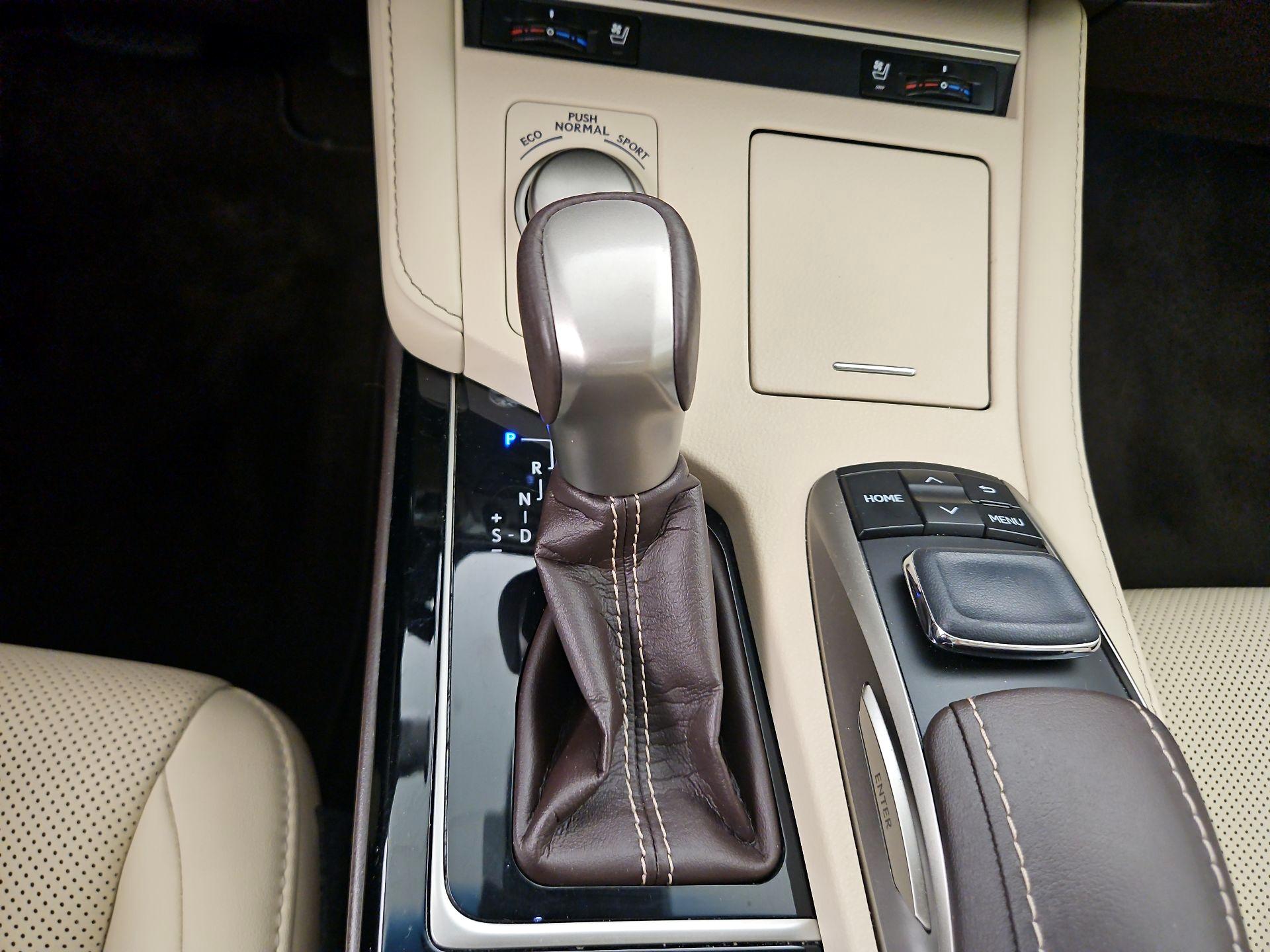 Thumbnail: 2018 Lexus ES - 18