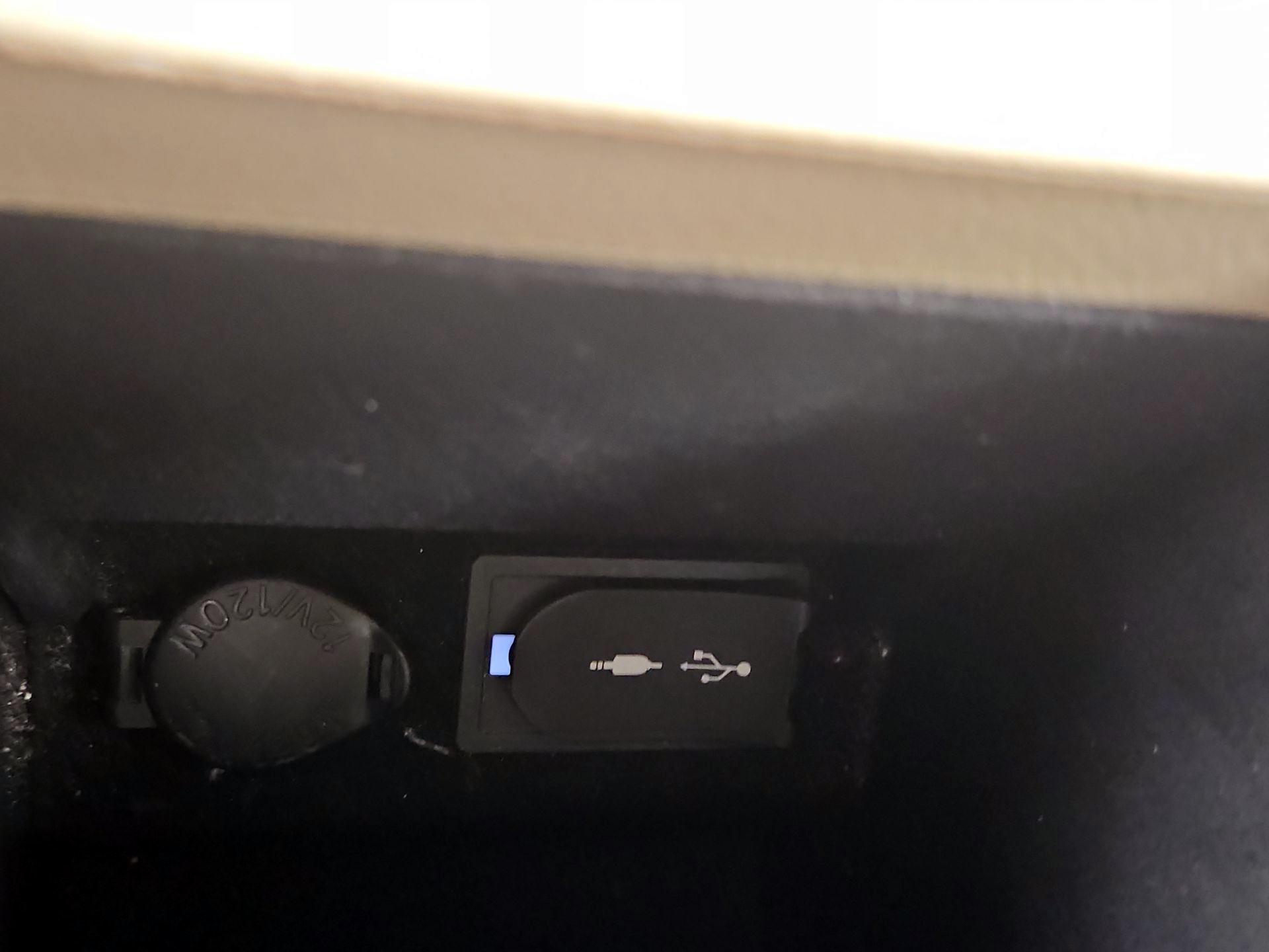 Thumbnail: 2018 Lexus ES - 19