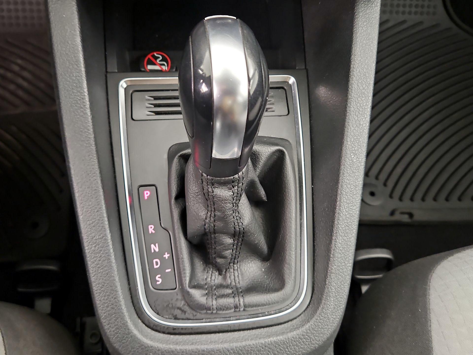 Thumbnail: 2017 Volkswagen Jetta - 17