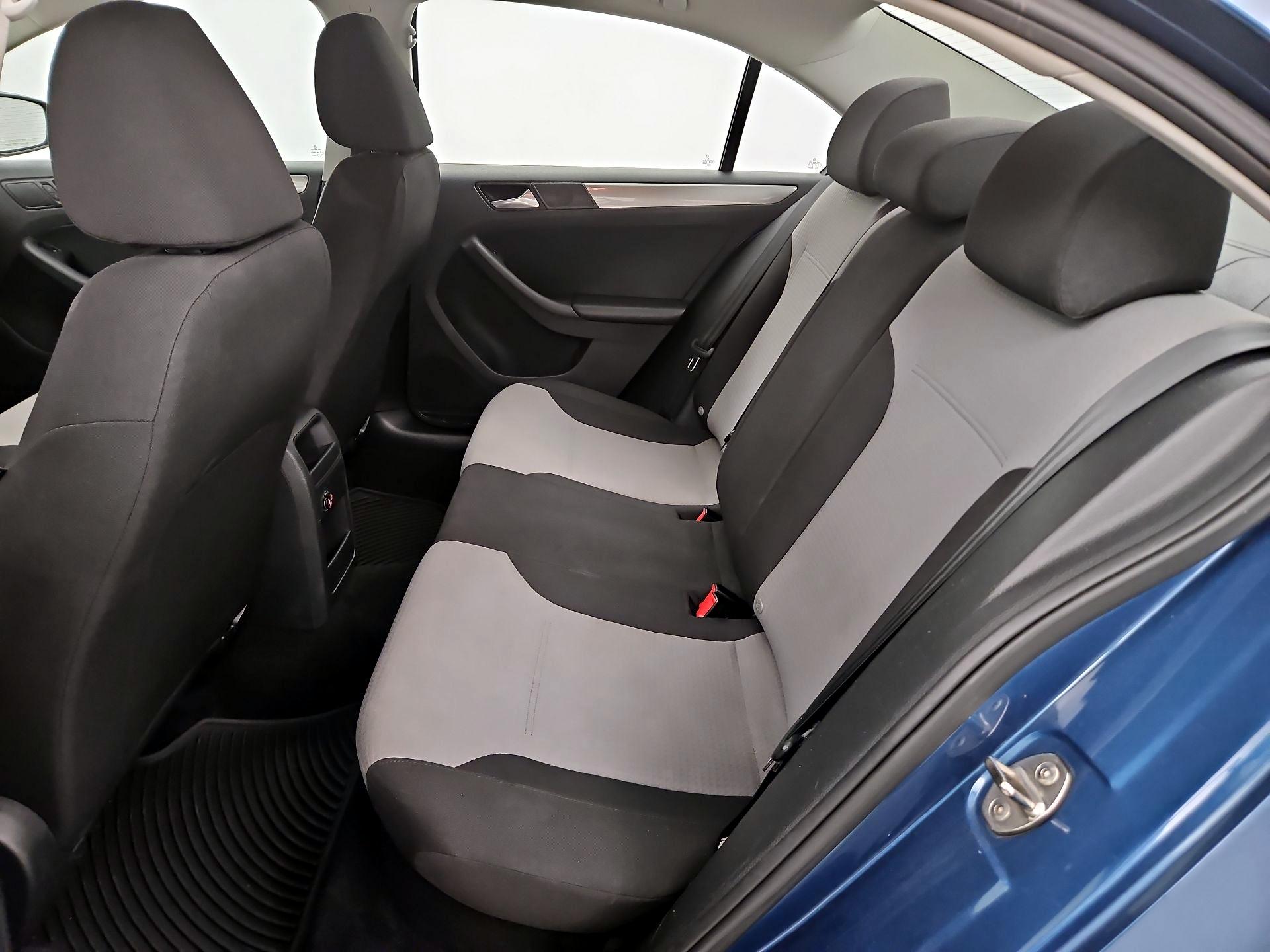Thumbnail: 2017 Volkswagen Jetta - 19
