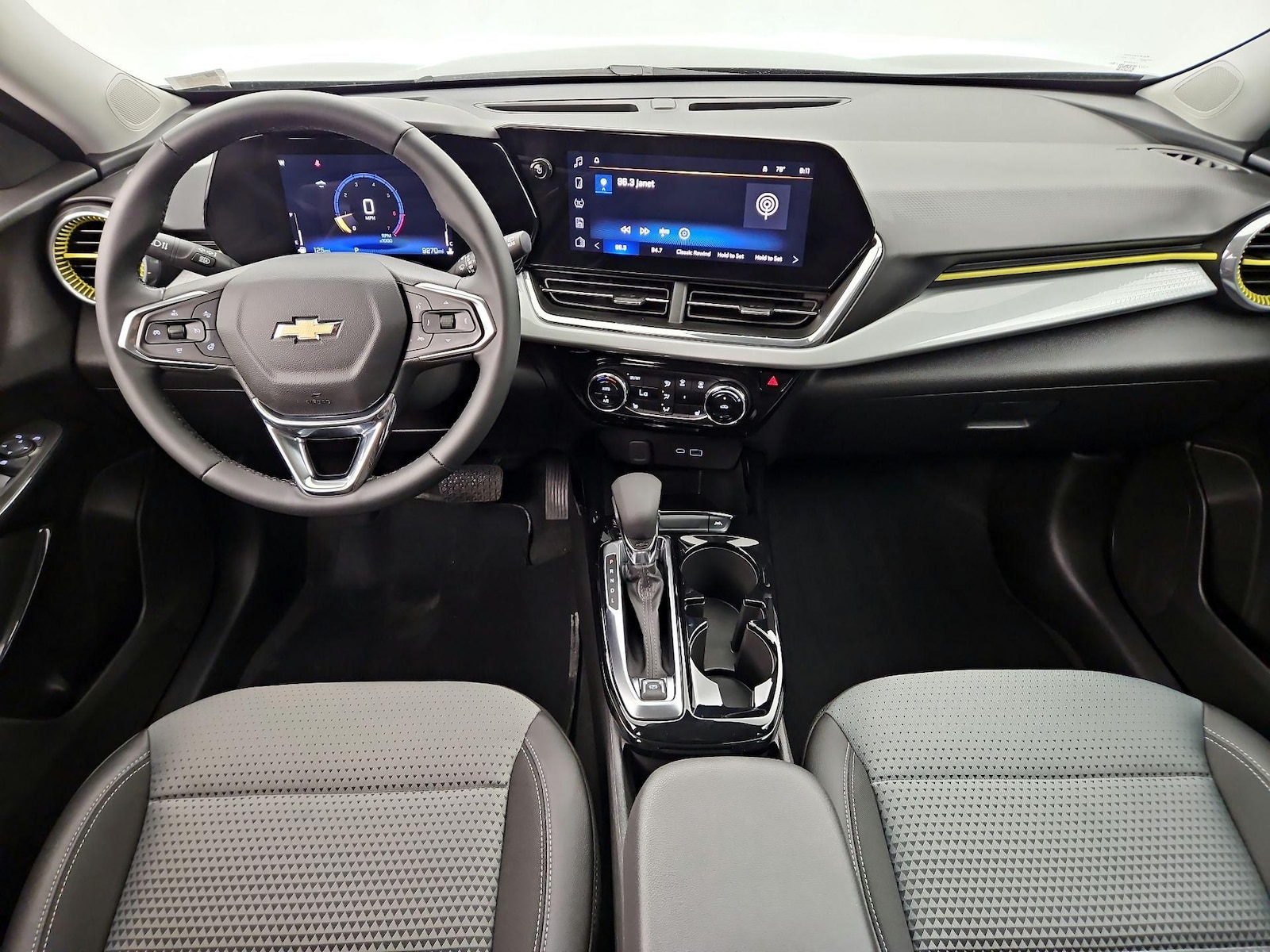 2025 Chevrolet Trax LT - Photo 10