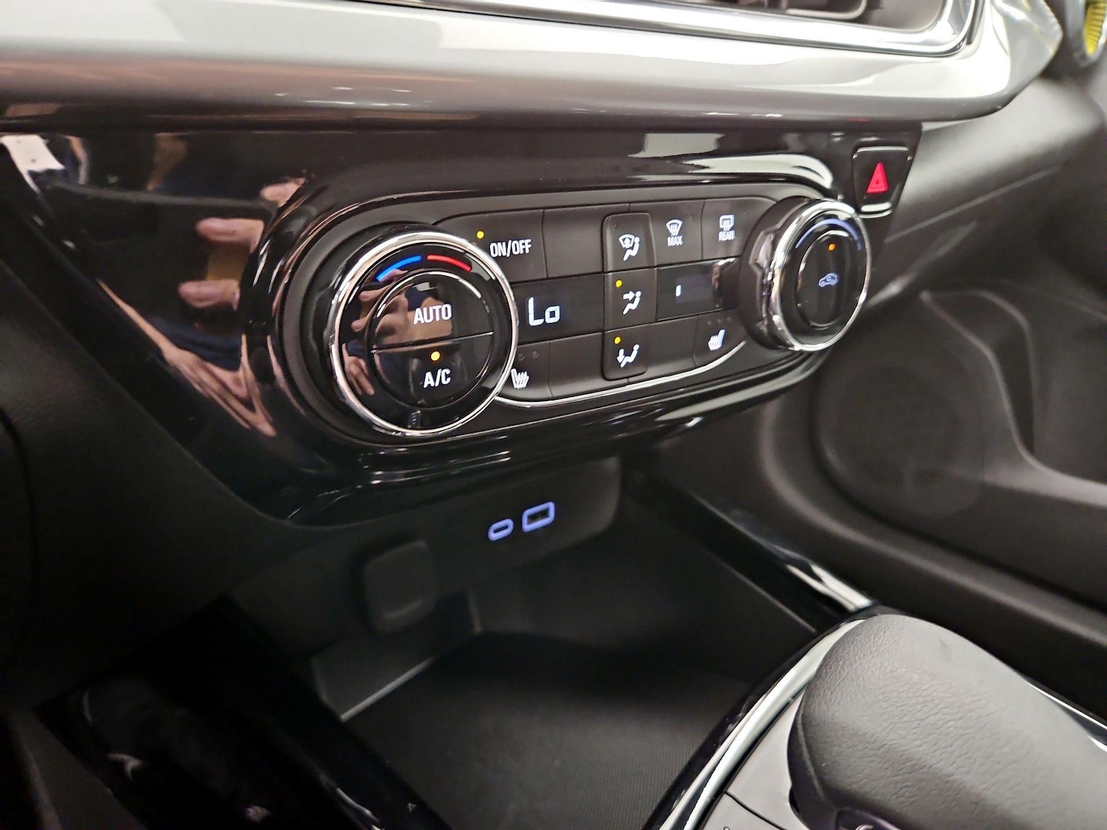 2025 Chevrolet Trax LT - Photo 17