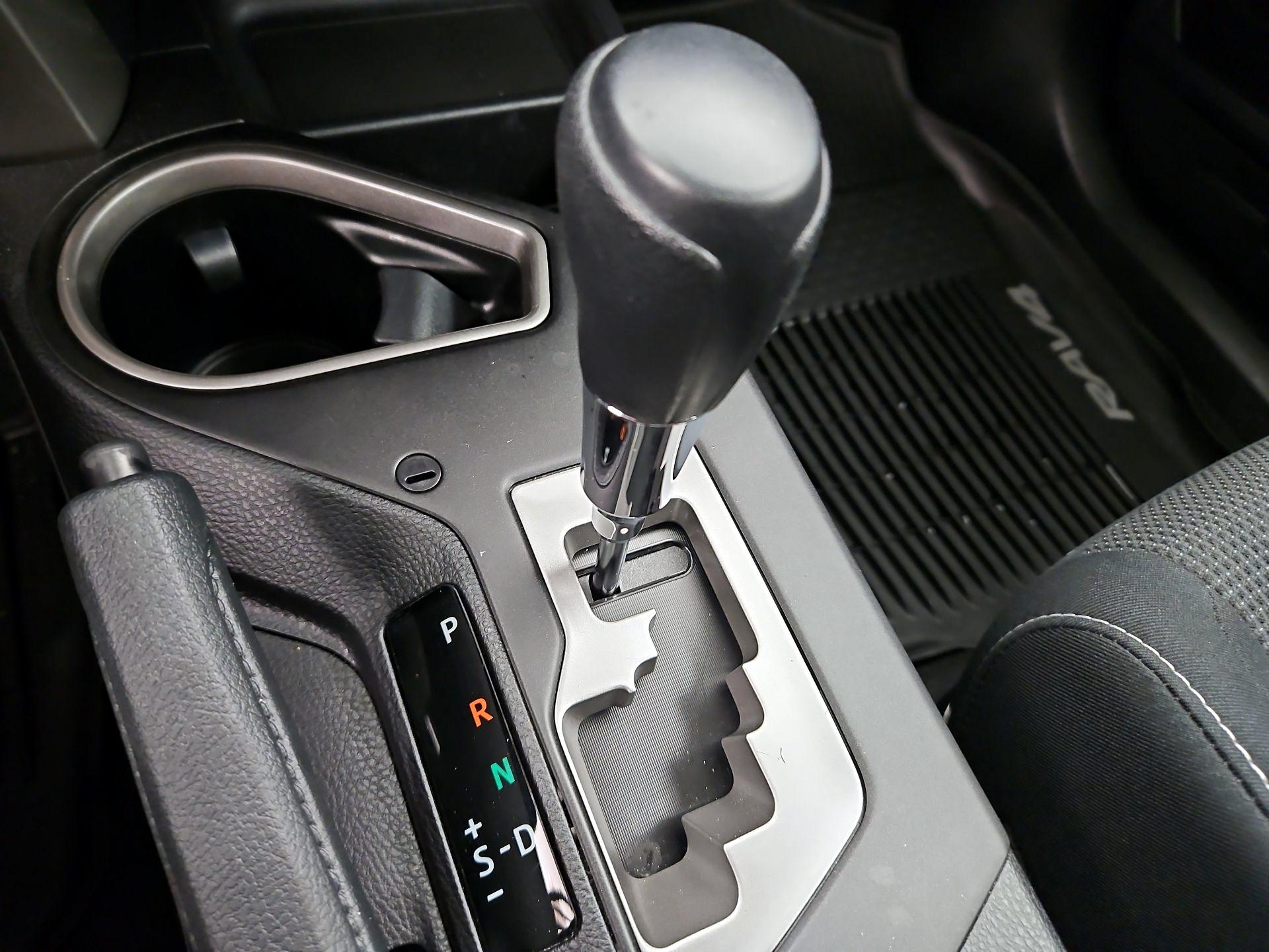 Thumbnail: 2018 Toyota RAV4 - 17