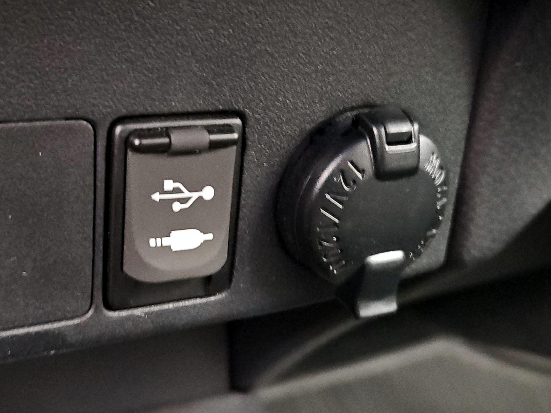 Thumbnail: 2018 Toyota RAV4 - 18