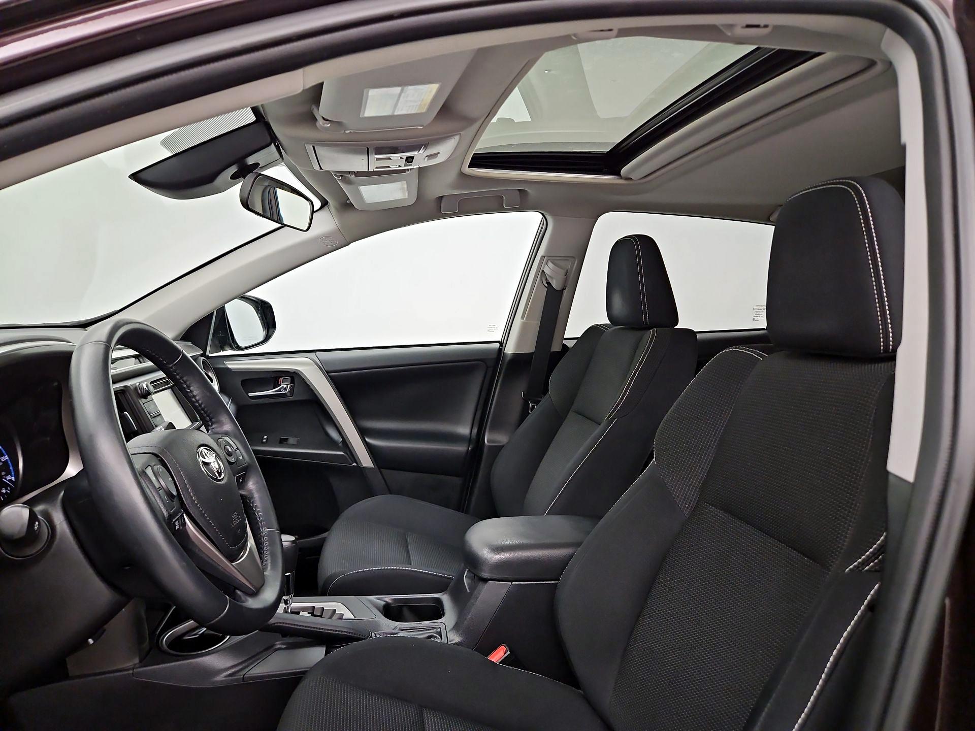 Thumbnail: 2018 Toyota RAV4 - 19