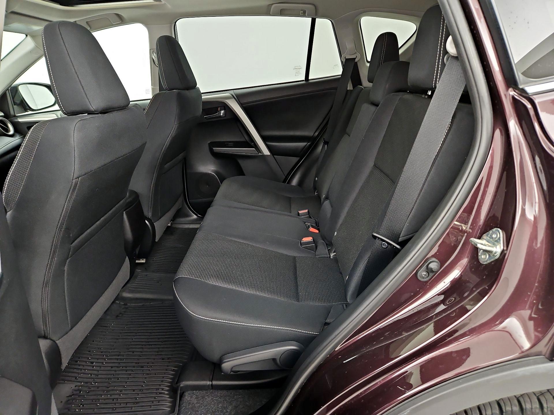 Thumbnail: 2018 Toyota RAV4 - 20