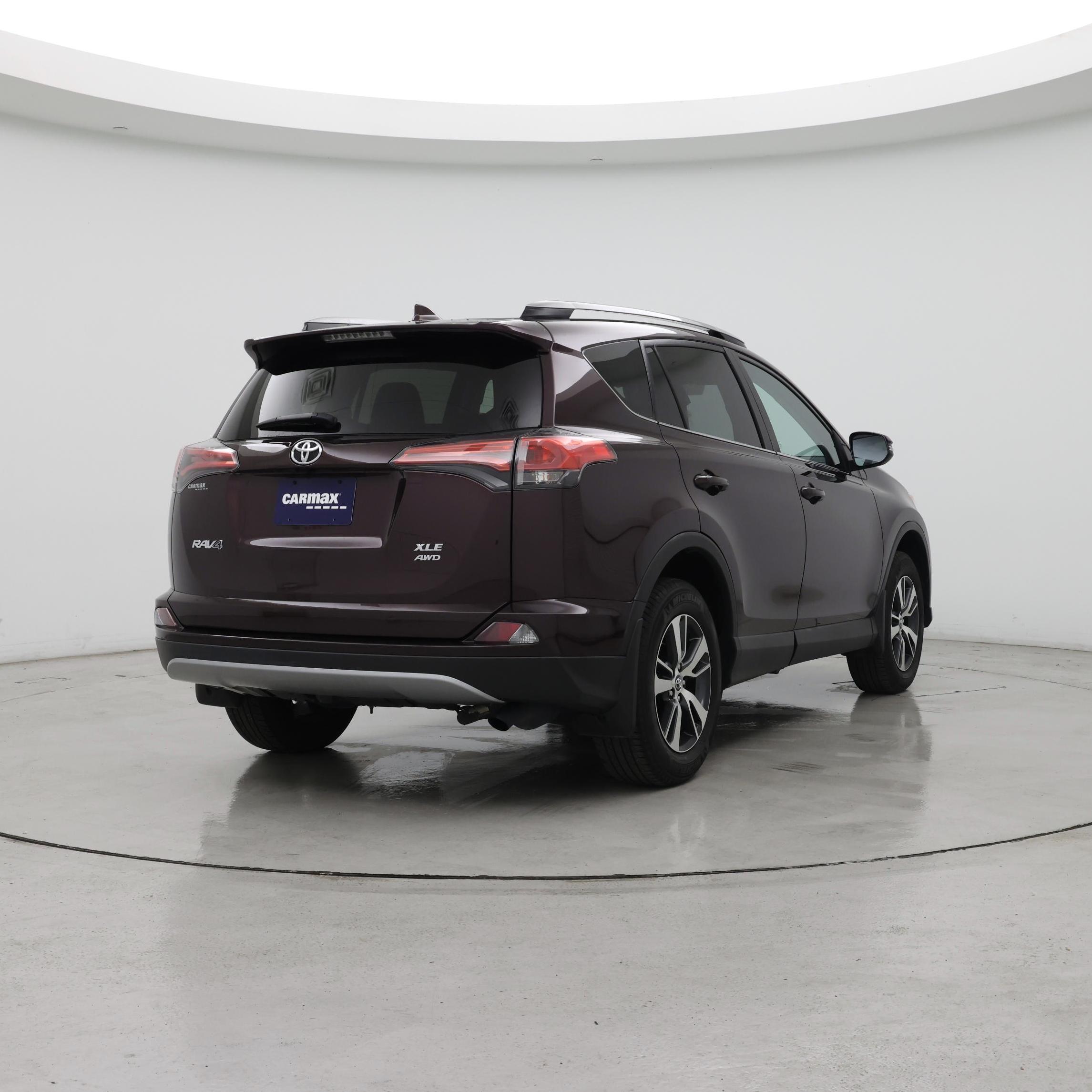 Thumbnail: 2018 Toyota RAV4 - 8