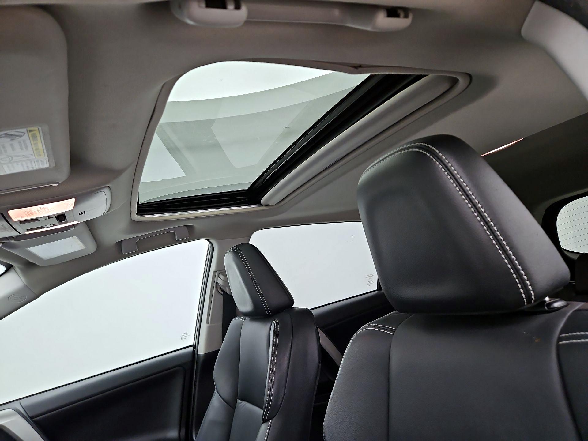 Thumbnail: 2017 Toyota RAV4 - 20