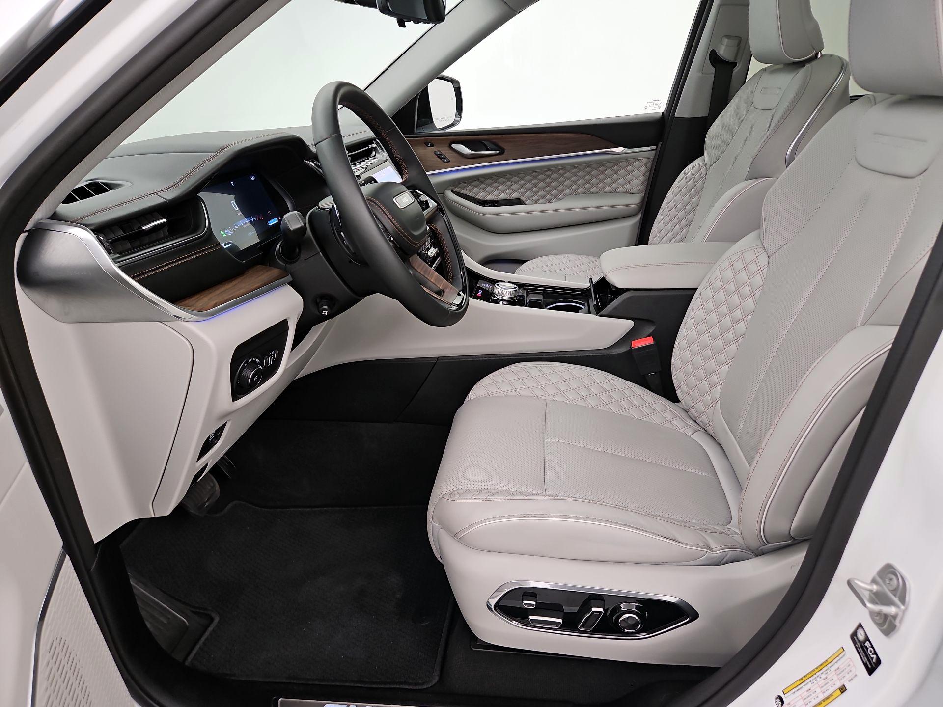 Thumbnail: 2022 Jeep Grand Cherokee - 11