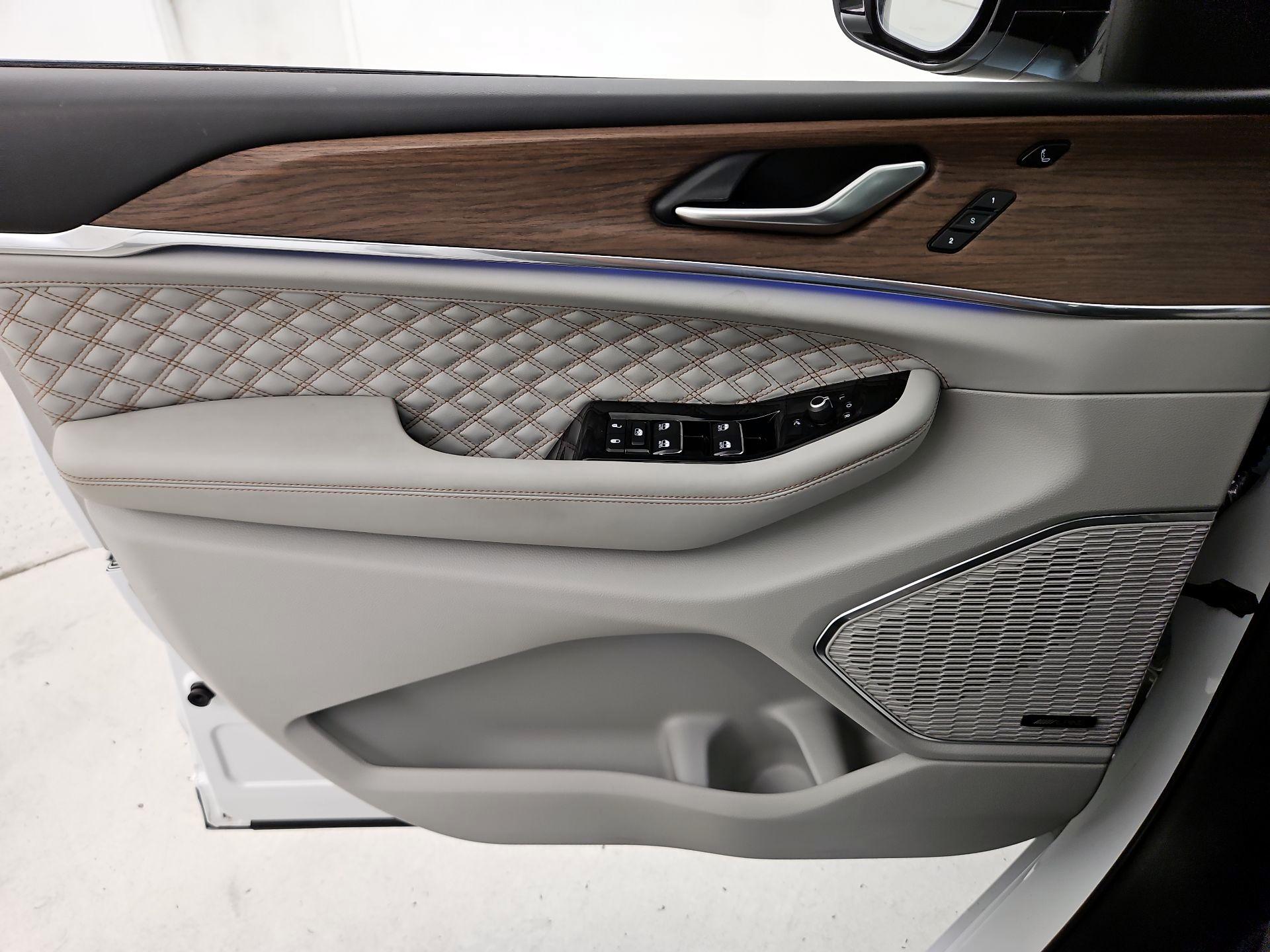 Thumbnail: 2022 Jeep Grand Cherokee - 12