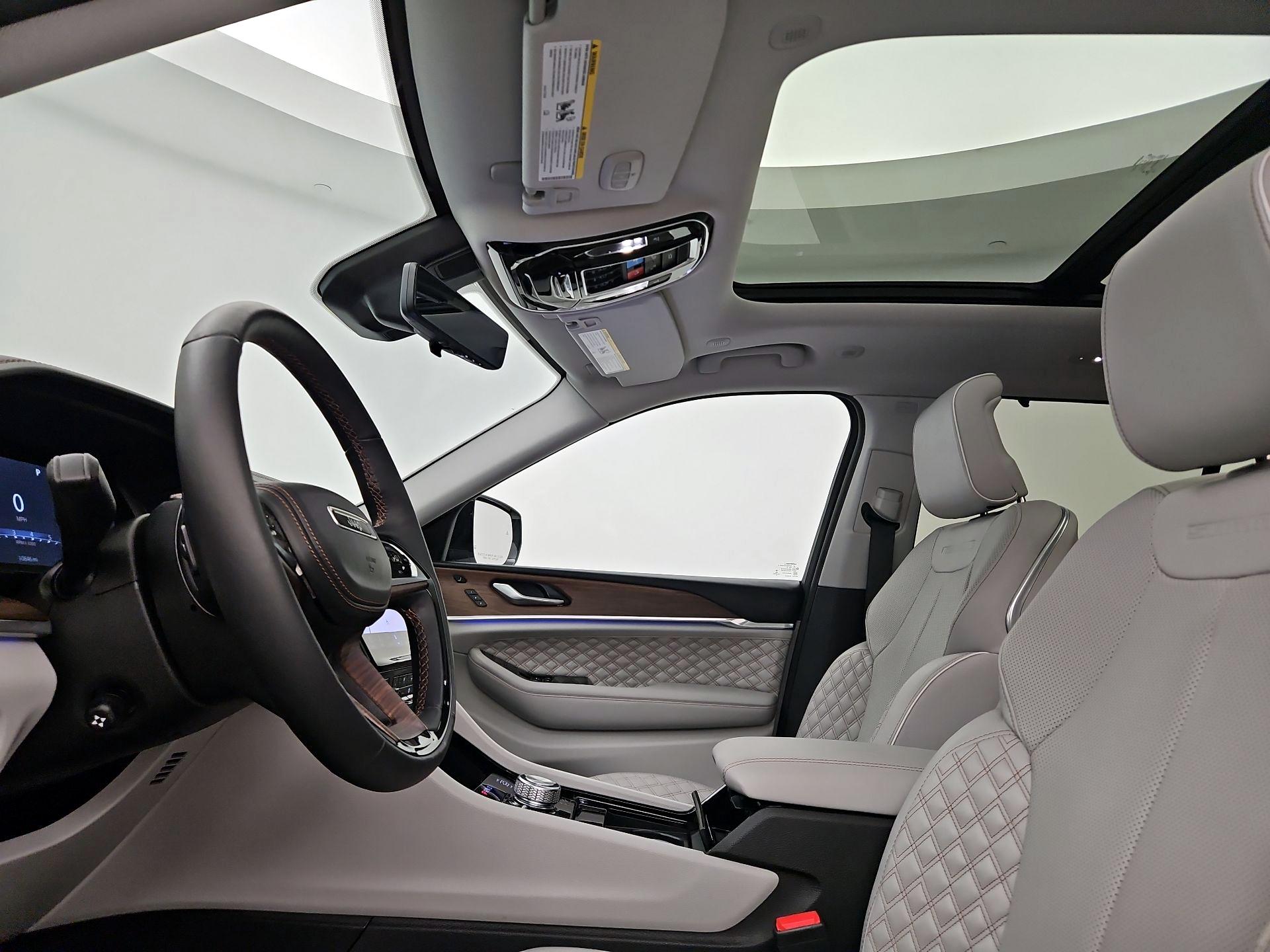 Thumbnail: 2022 Jeep Grand Cherokee - 20