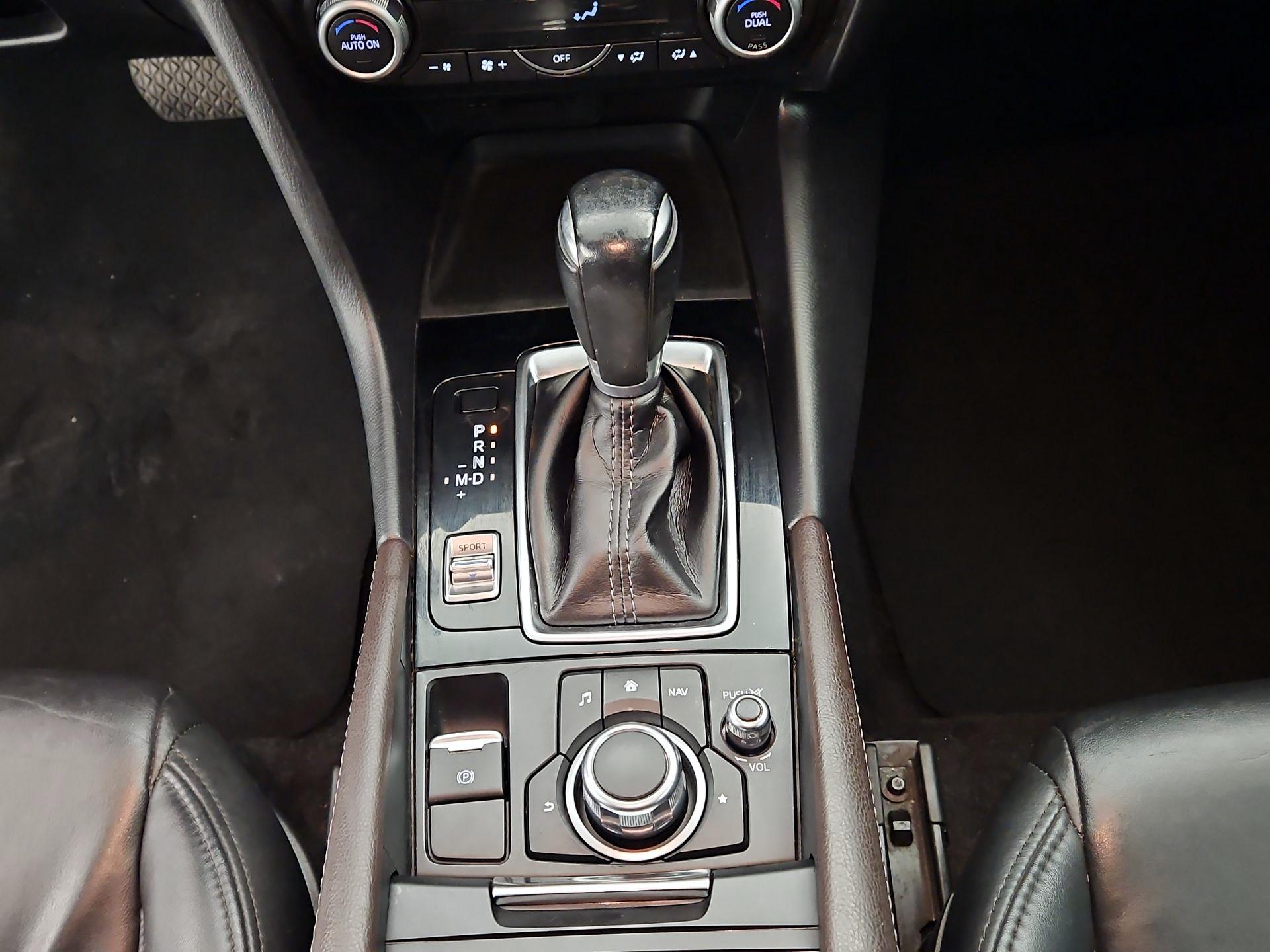 Thumbnail: 2018 Mazda Mazda3 - 17