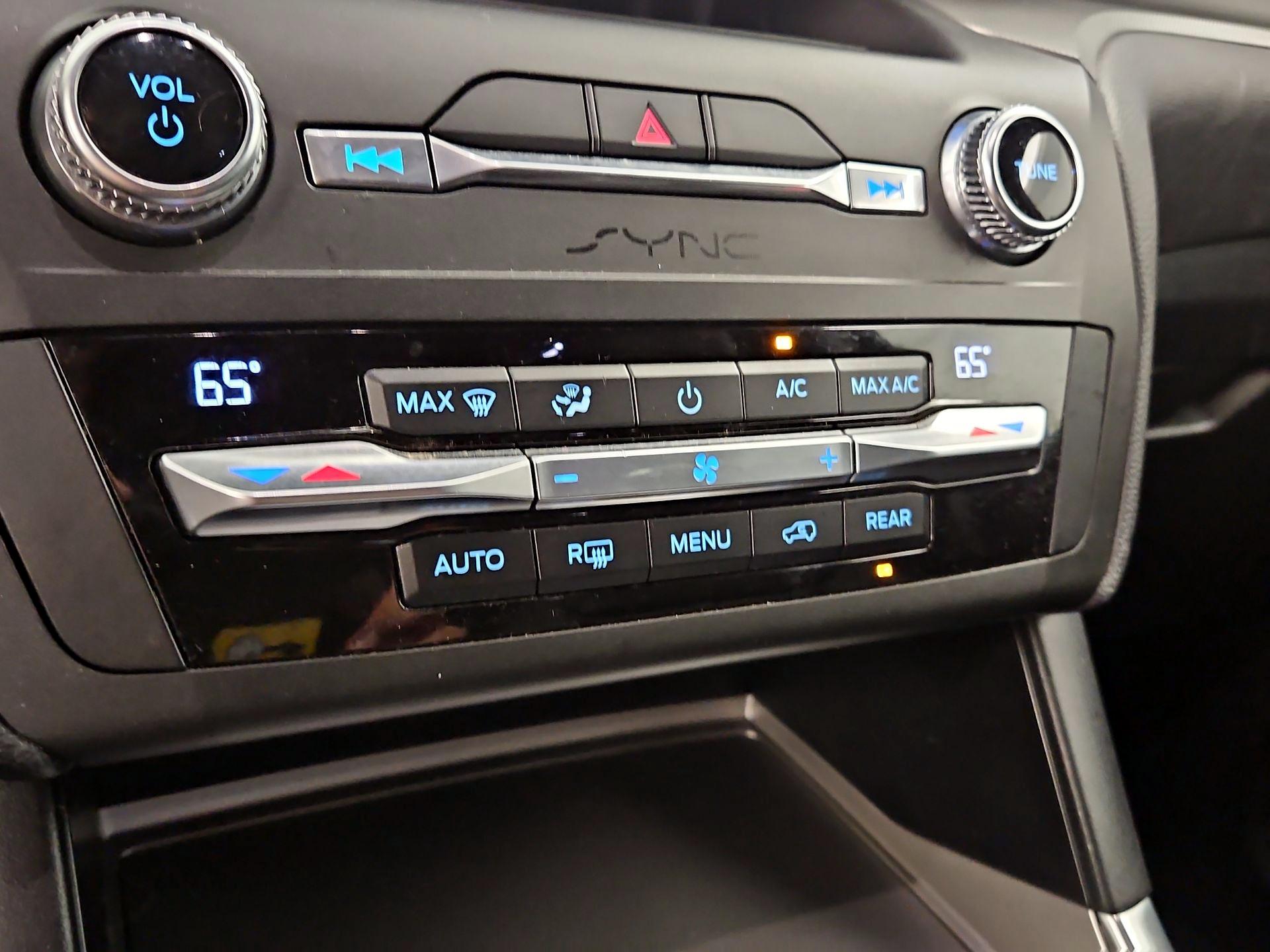 Thumbnail: 2020 Ford Explorer - 16