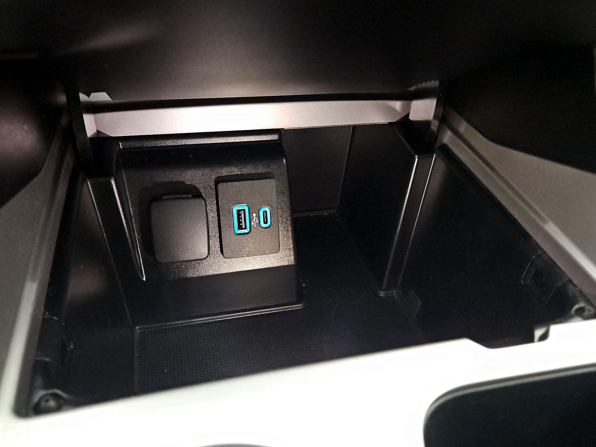 Thumbnail: 2020 Ford Explorer - 18