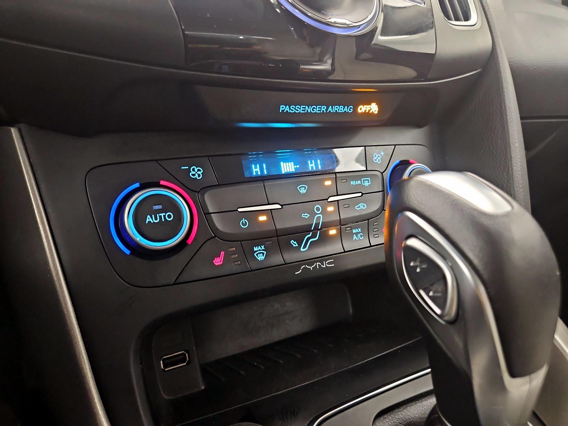 Thumbnail: 2018 Ford Focus - 17