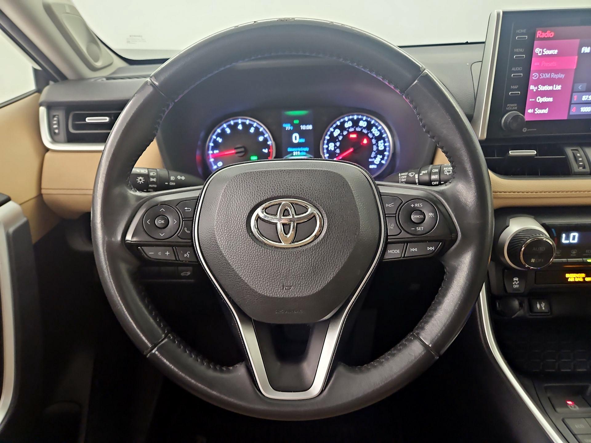 Thumbnail: 2019 Toyota RAV4 - 10