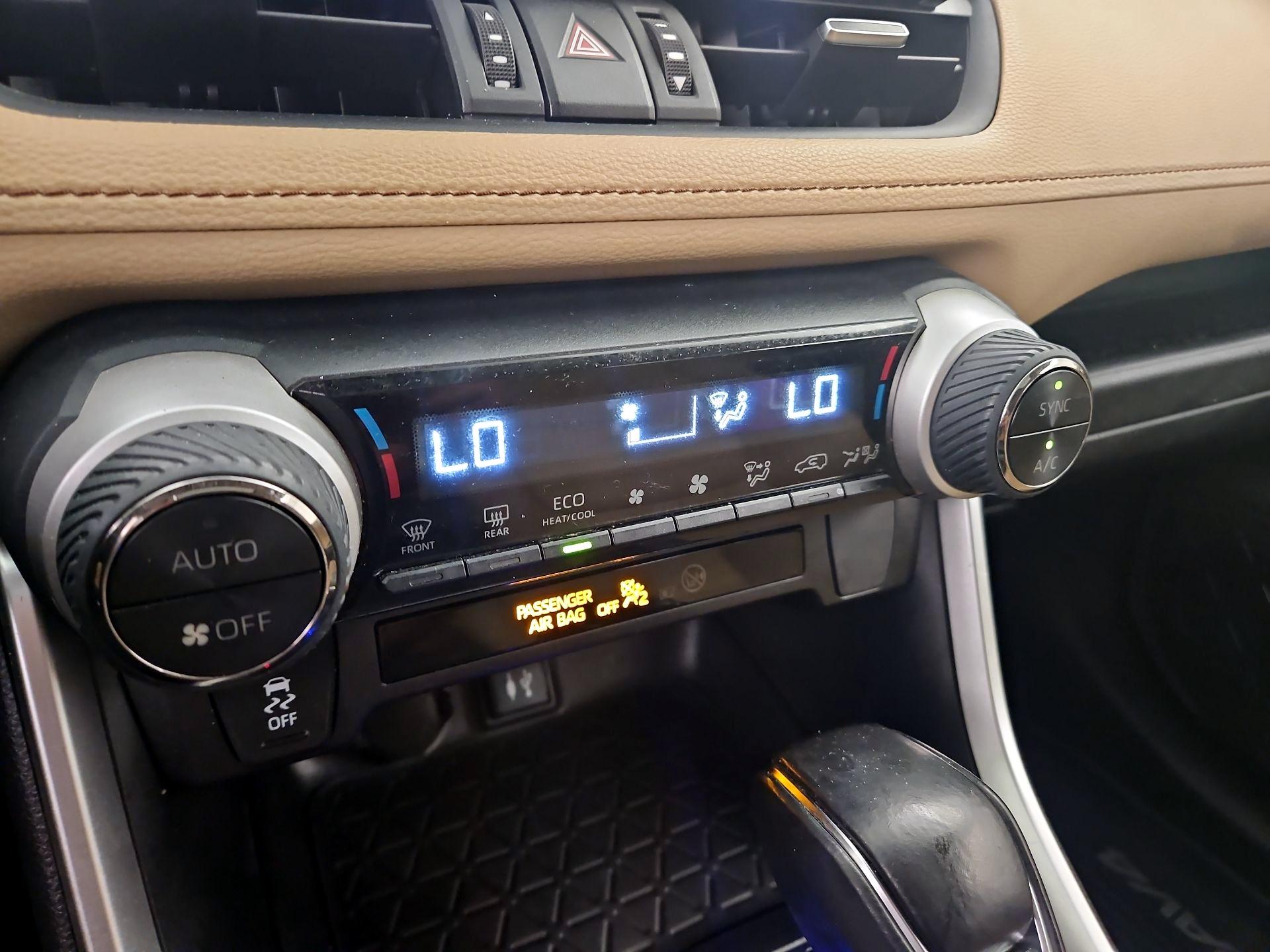 Thumbnail: 2019 Toyota RAV4 - 16