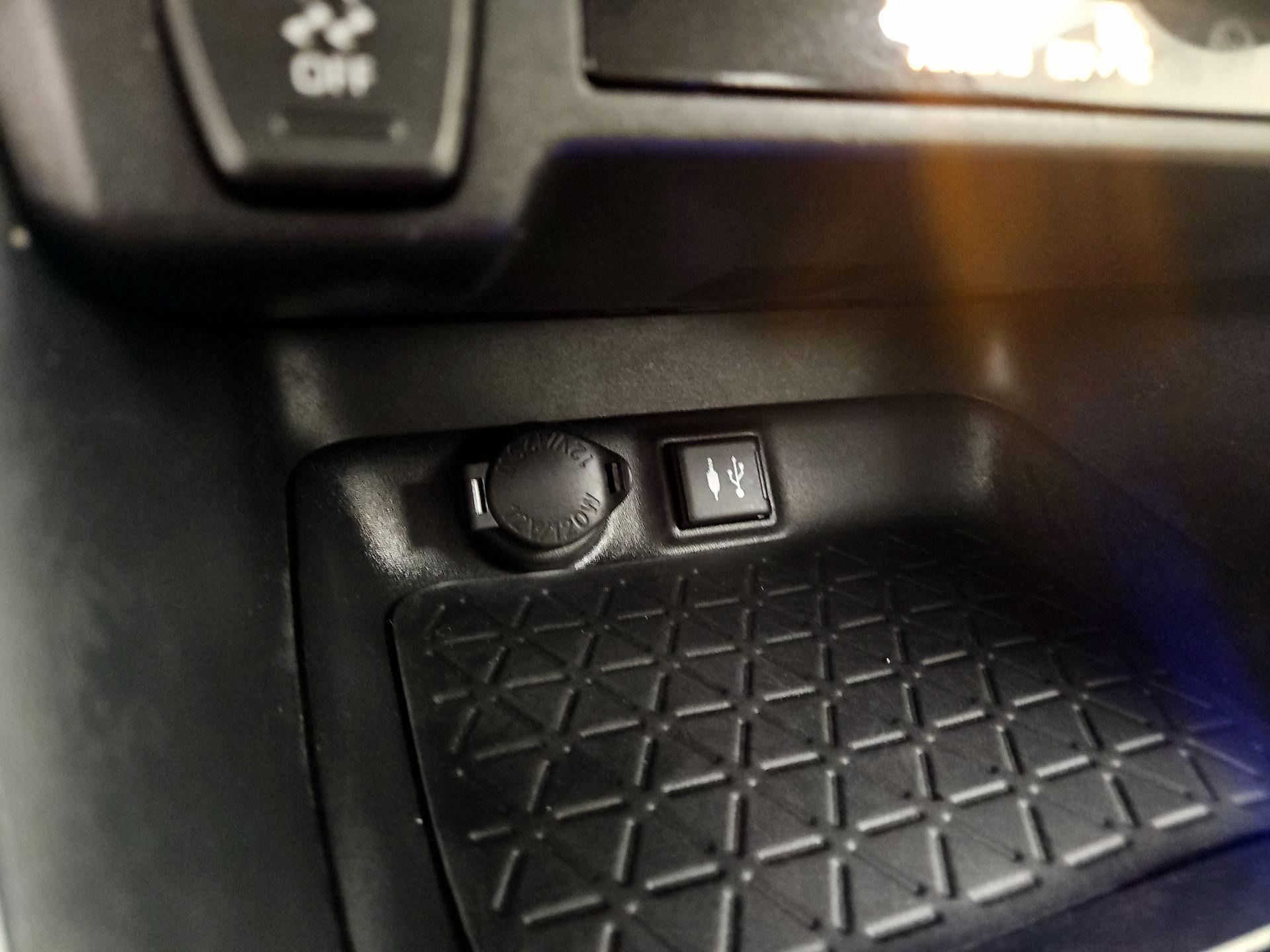 Thumbnail: 2019 Toyota RAV4 - 18