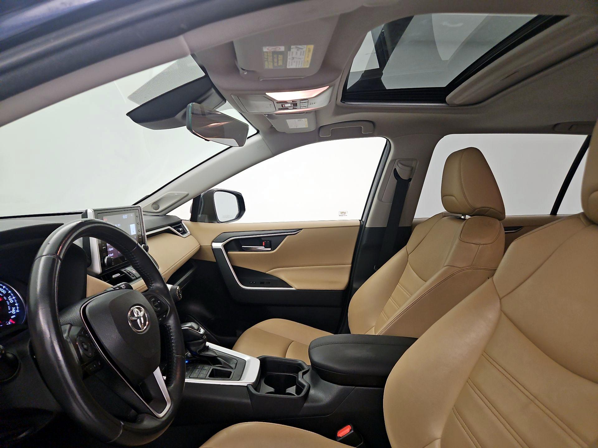 Thumbnail: 2019 Toyota RAV4 - 19