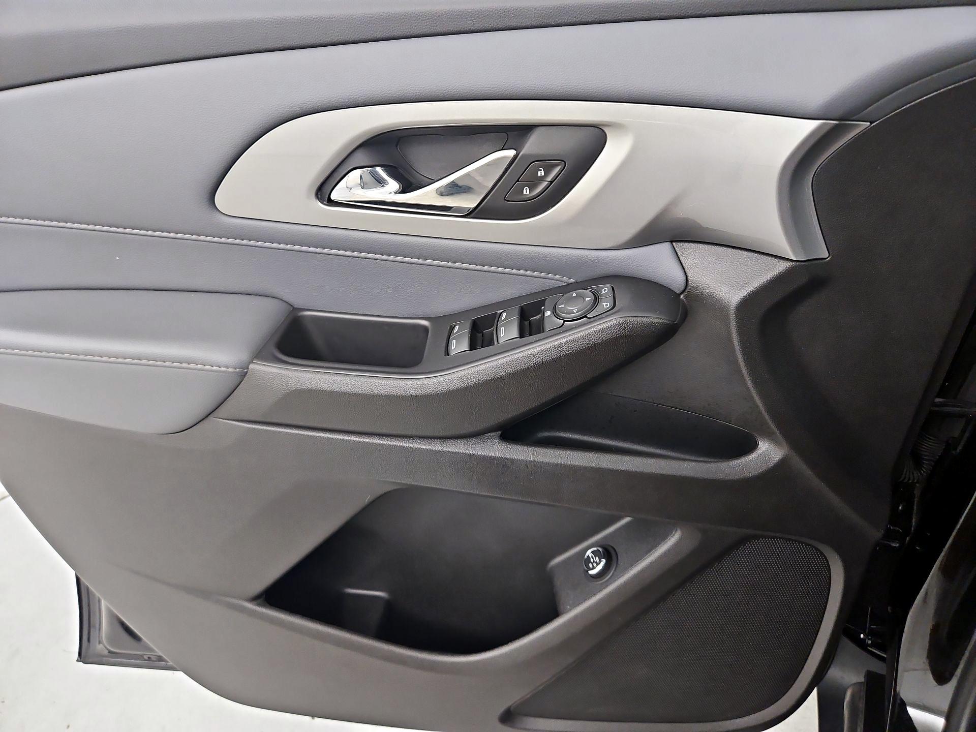 Thumbnail: 2021 Chevrolet Traverse - 12
