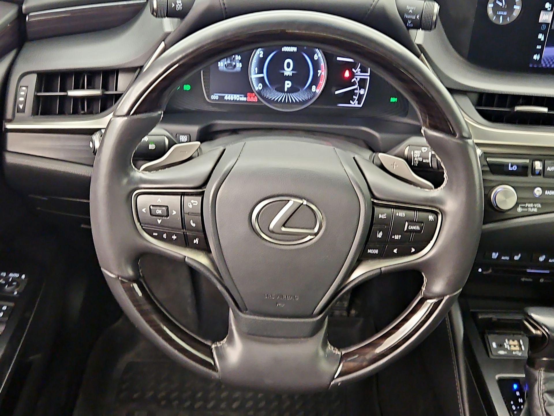 Thumbnail: 2021 Lexus ES - 10