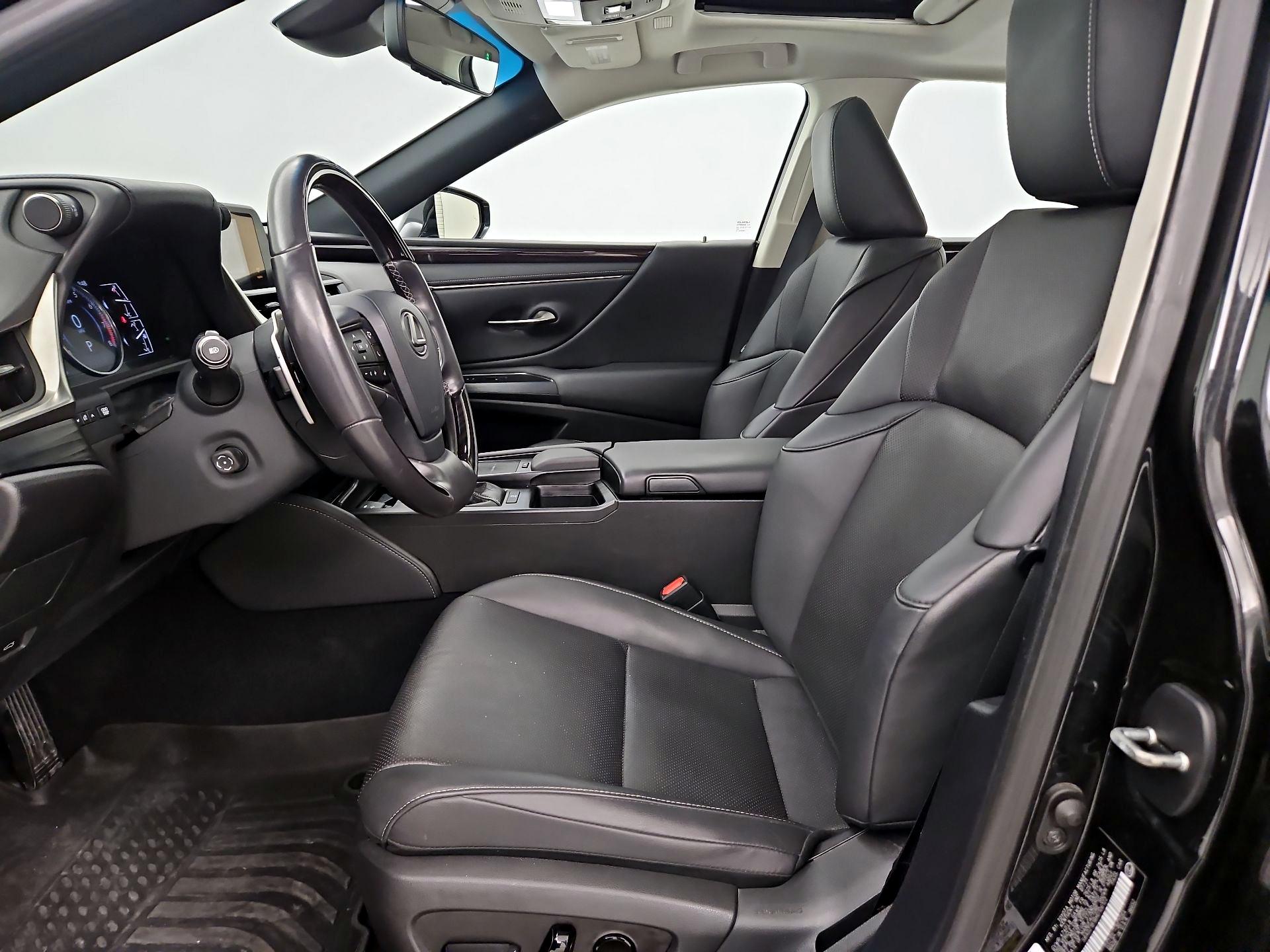 Thumbnail: 2021 Lexus ES - 11