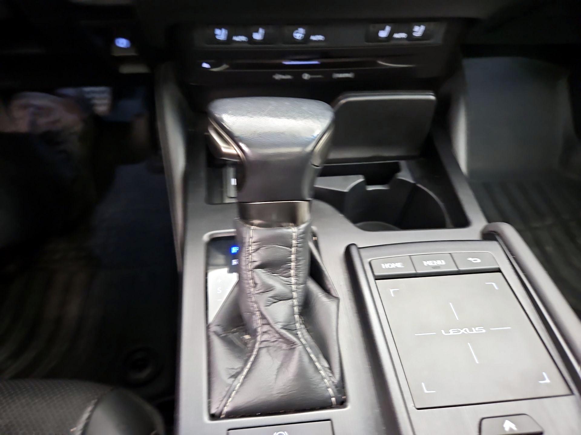 Thumbnail: 2021 Lexus ES - 17