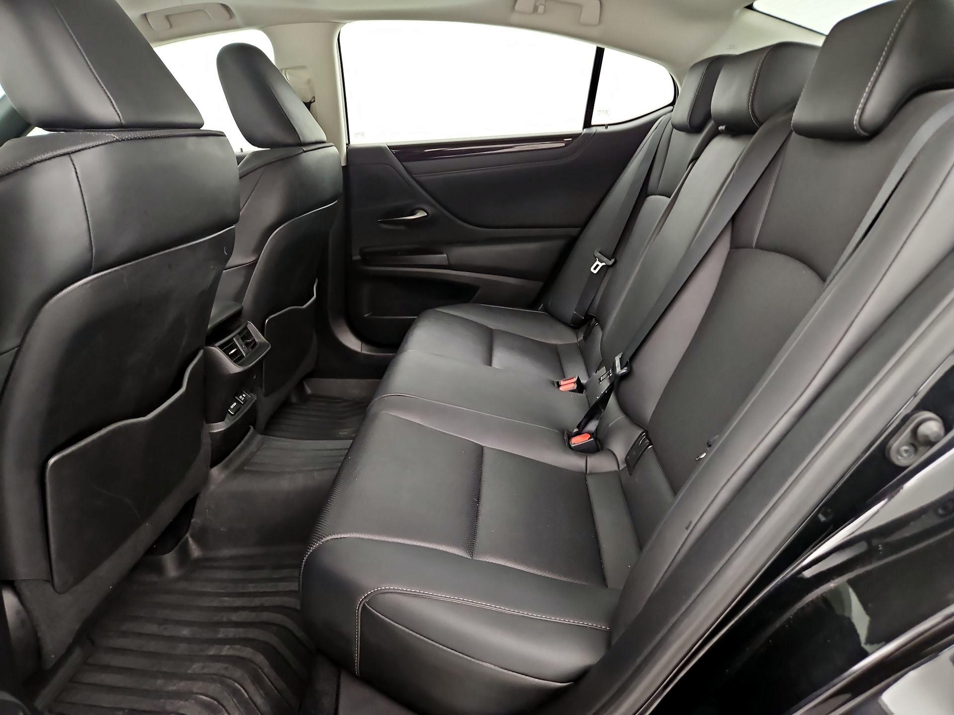 Thumbnail: 2021 Lexus ES - 20