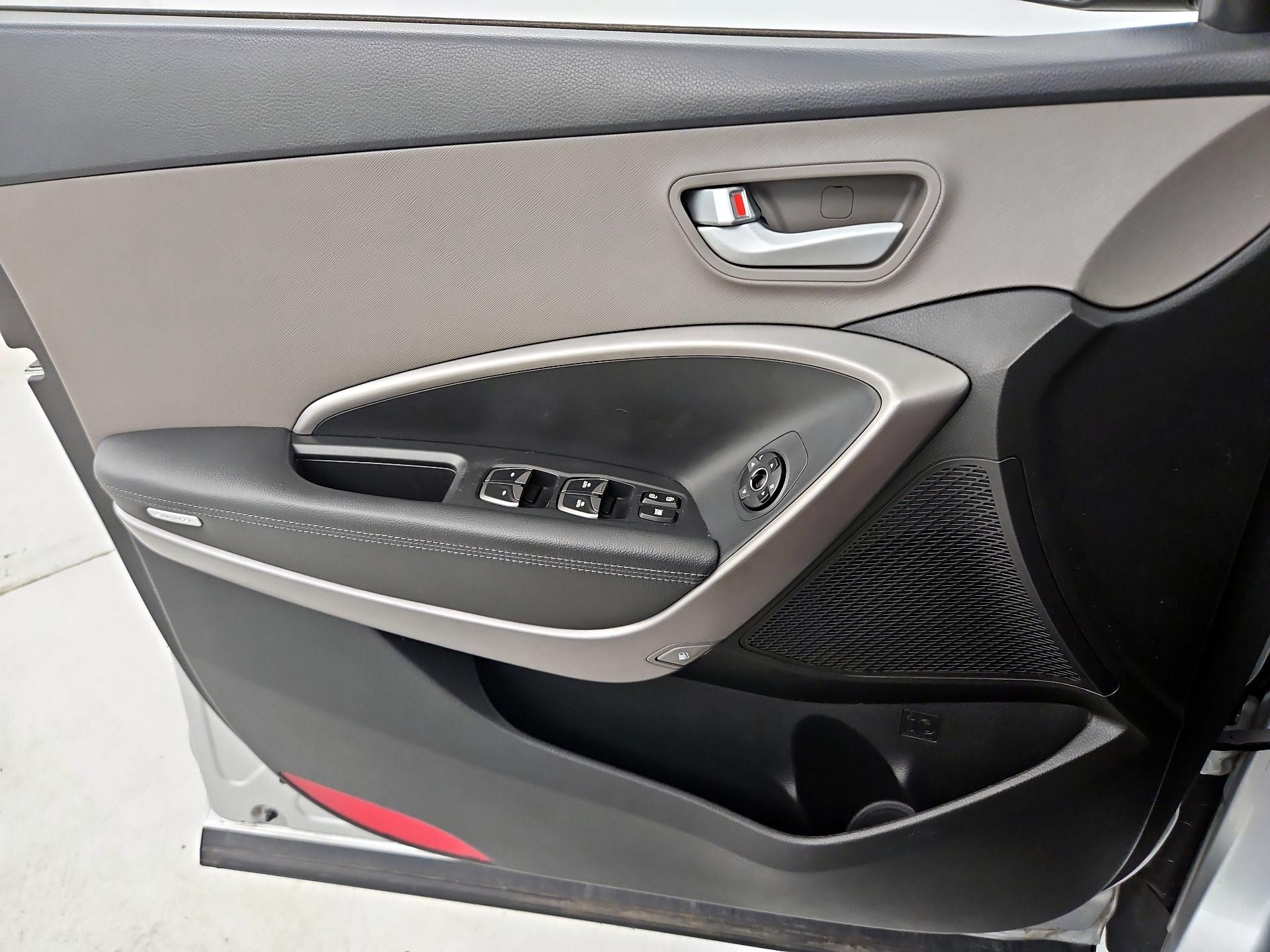 Thumbnail: 2016 Hyundai Santa Fe - 12