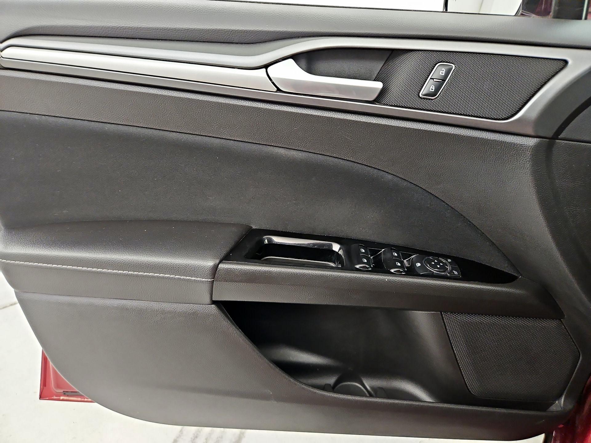 Thumbnail: 2016 Ford Fusion - 12