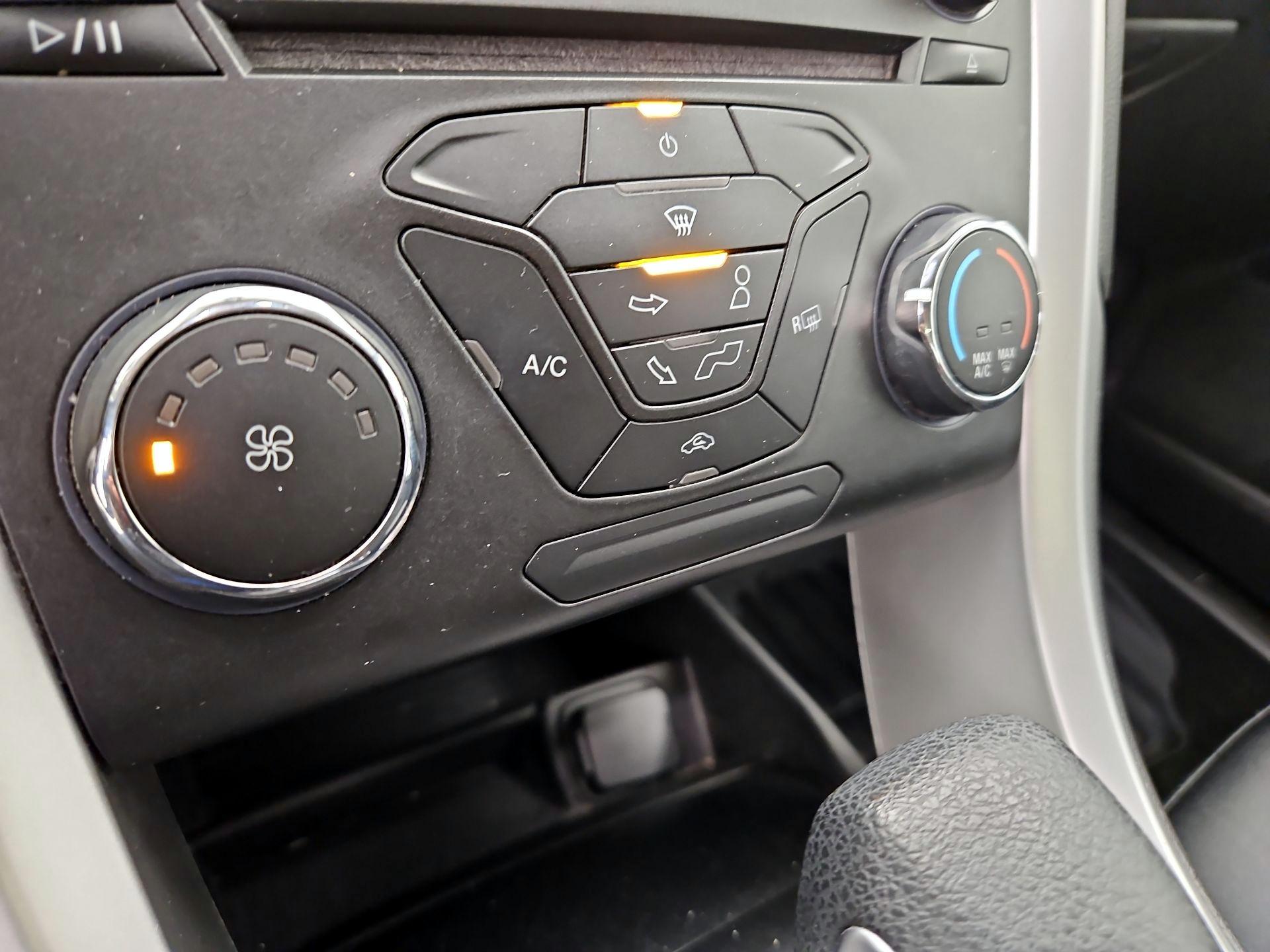 Thumbnail: 2016 Ford Fusion - 16